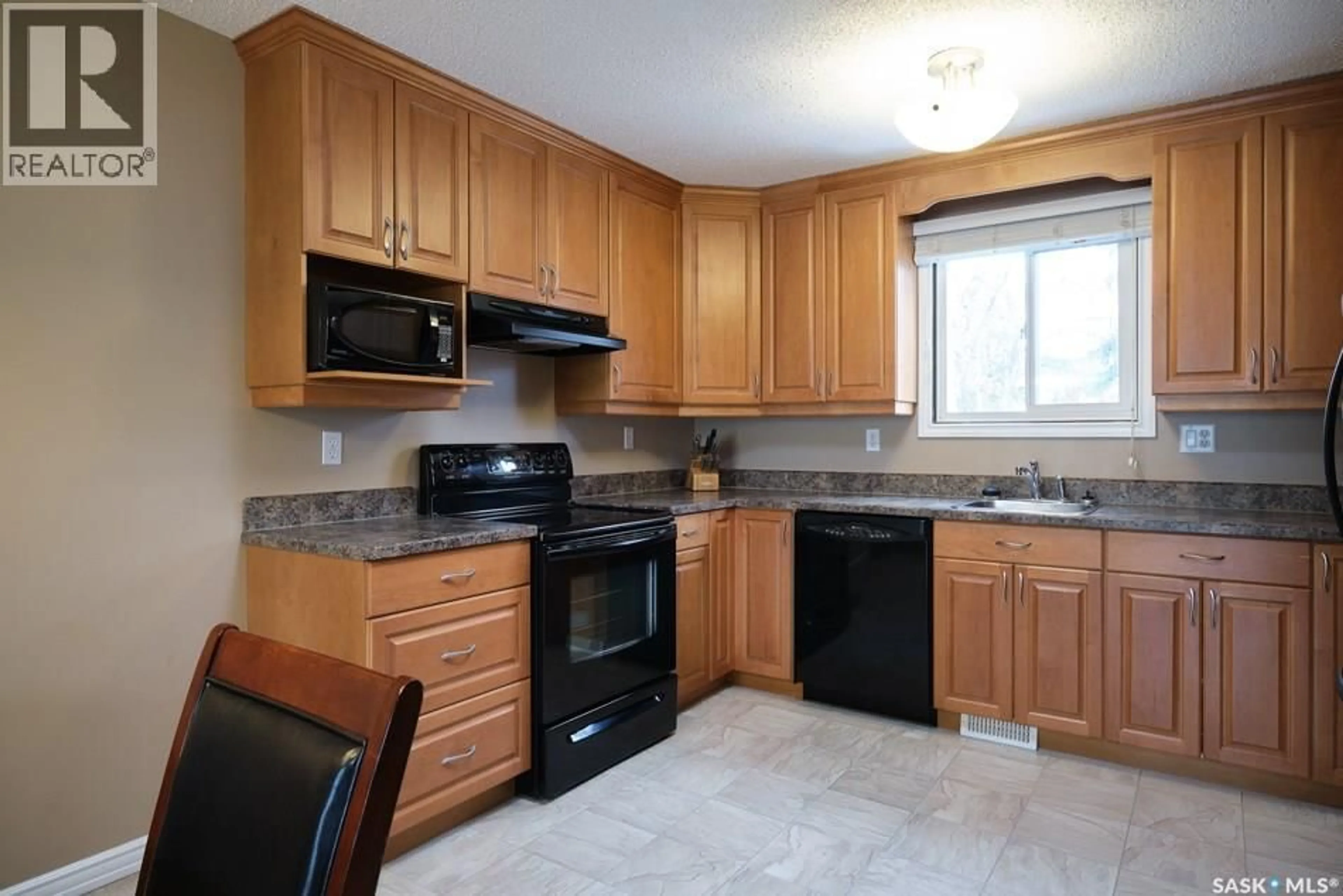 Standard kitchen, unknown for 63 KILLARNEY WAY, Regina Saskatchewan S4S6X8