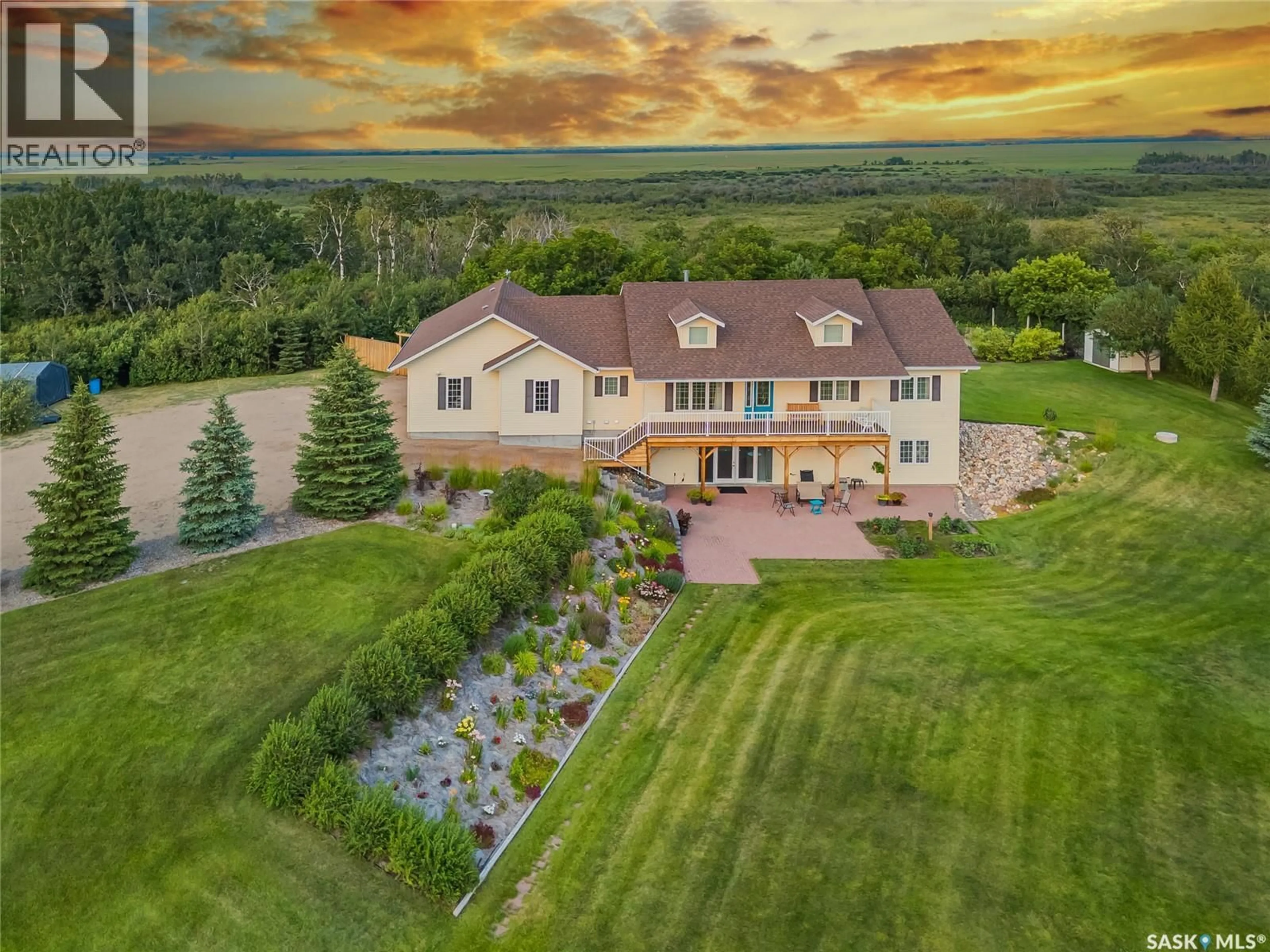 A pic from outside/outdoor area/front of a property/back of a property/a pic from drone, unknown for 15 BUFFALO SPRINGS ROAD, Montrose Rm No. 315 Saskatchewan S7K1N2