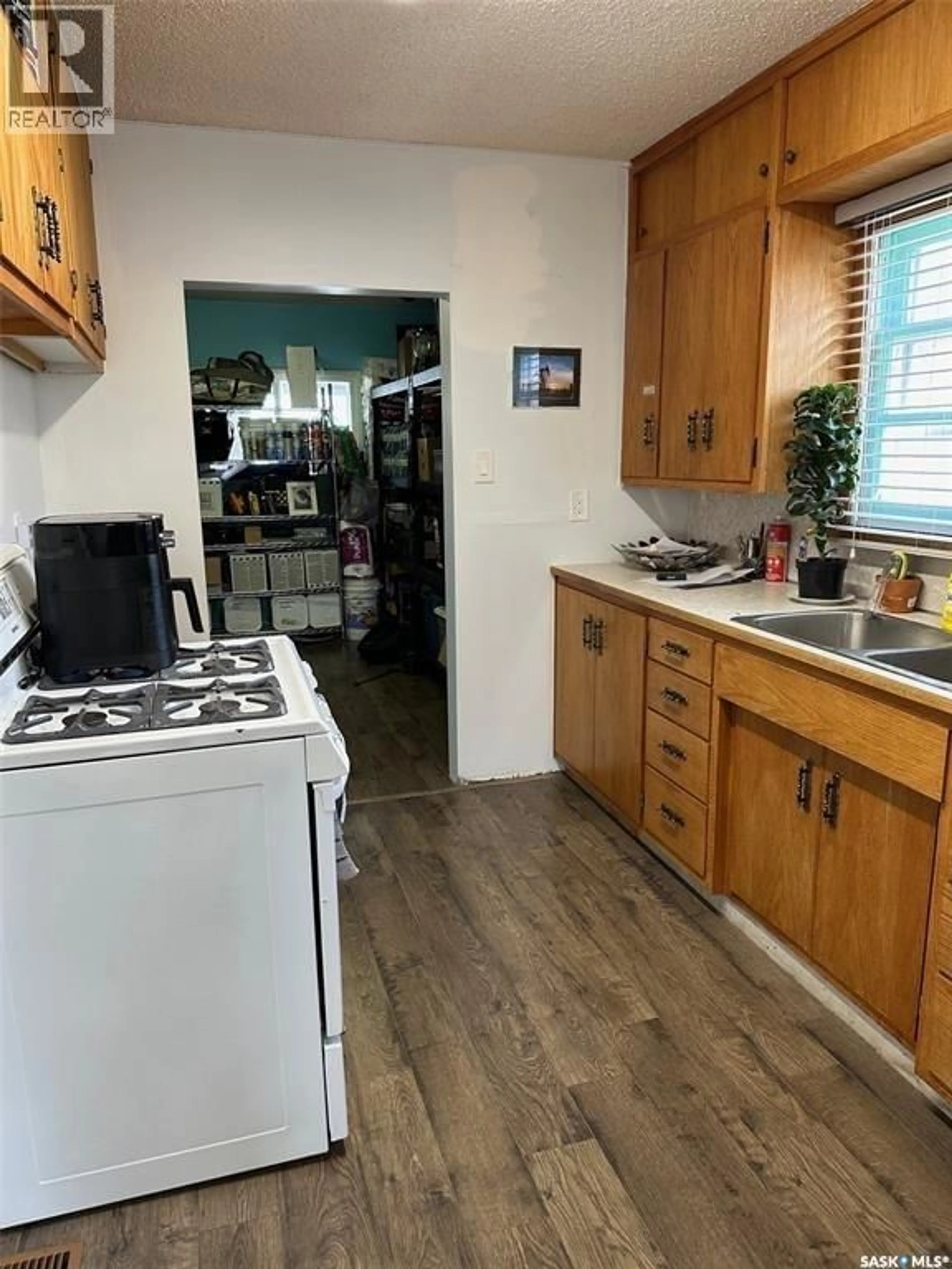 Standard kitchen, unknown for 301 BELFAST STREET, North Portal Saskatchewan S0C1W0