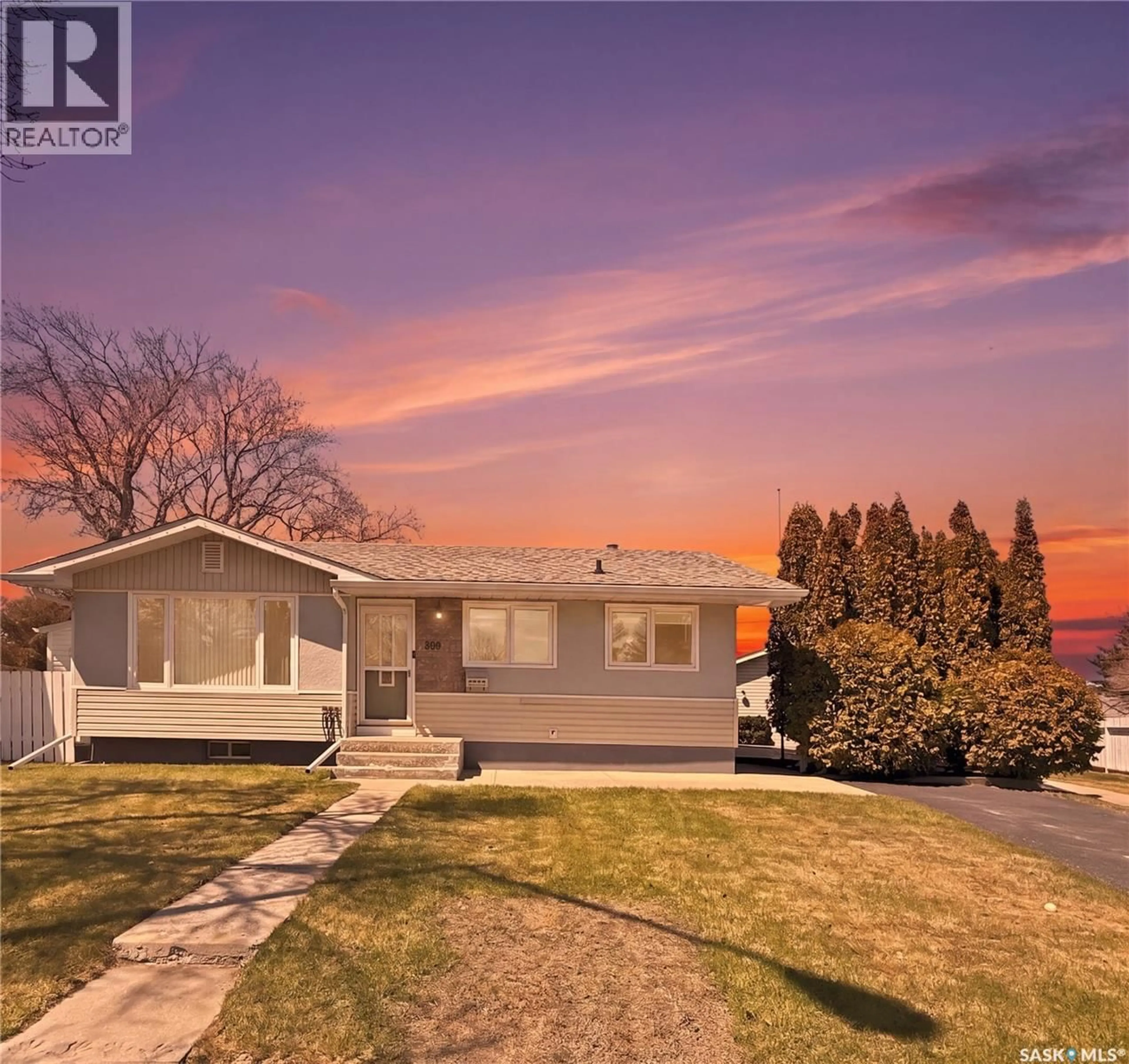 A pic from outside/outdoor area/front of a property/back of a property/a pic from drone, street for 300 ASH PLACE, Swift Current Saskatchewan S9H3E4