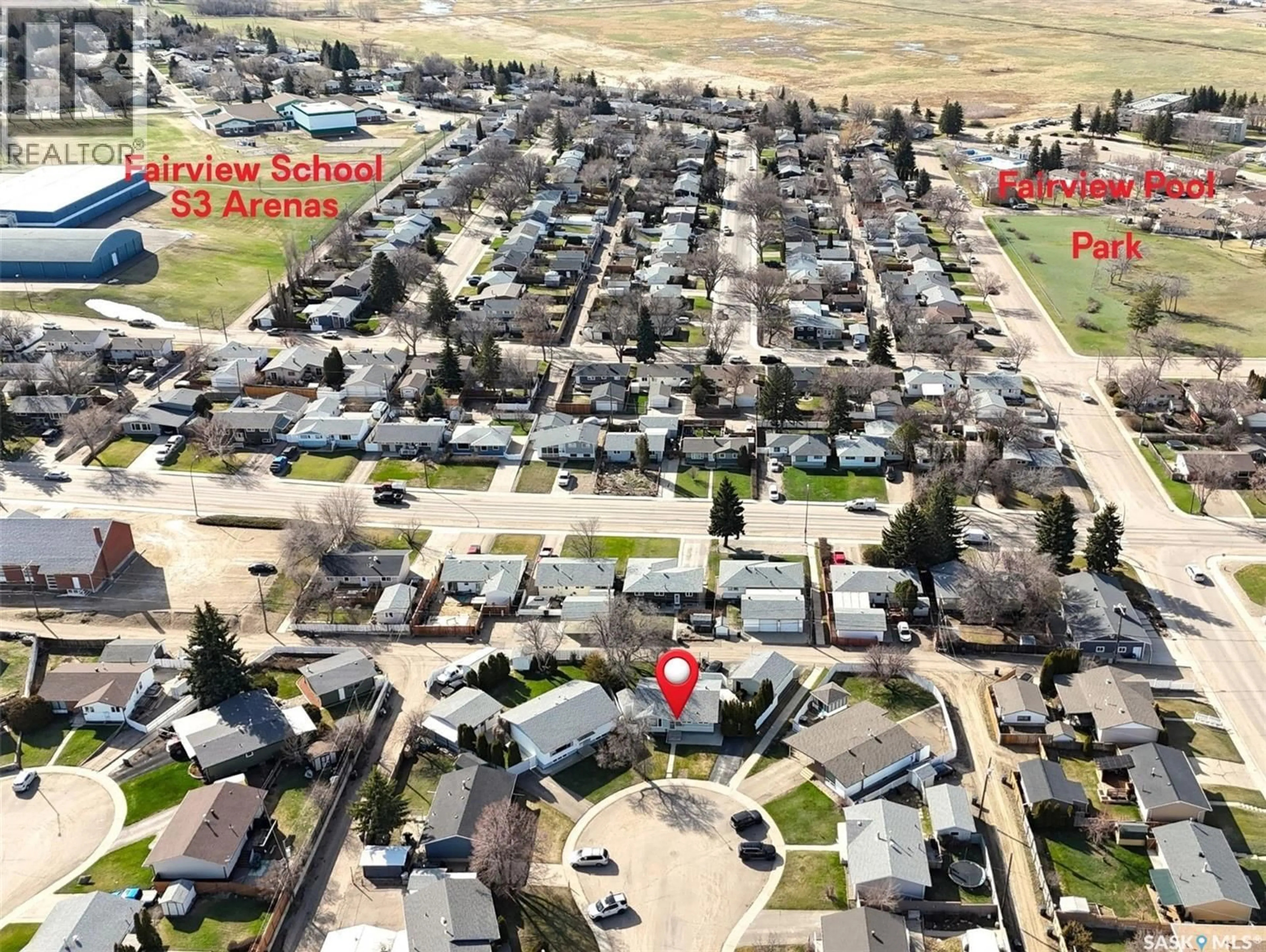 A pic from outside/outdoor area/front of a property/back of a property/a pic from drone, street for 300 ASH PLACE, Swift Current Saskatchewan S9H3E4