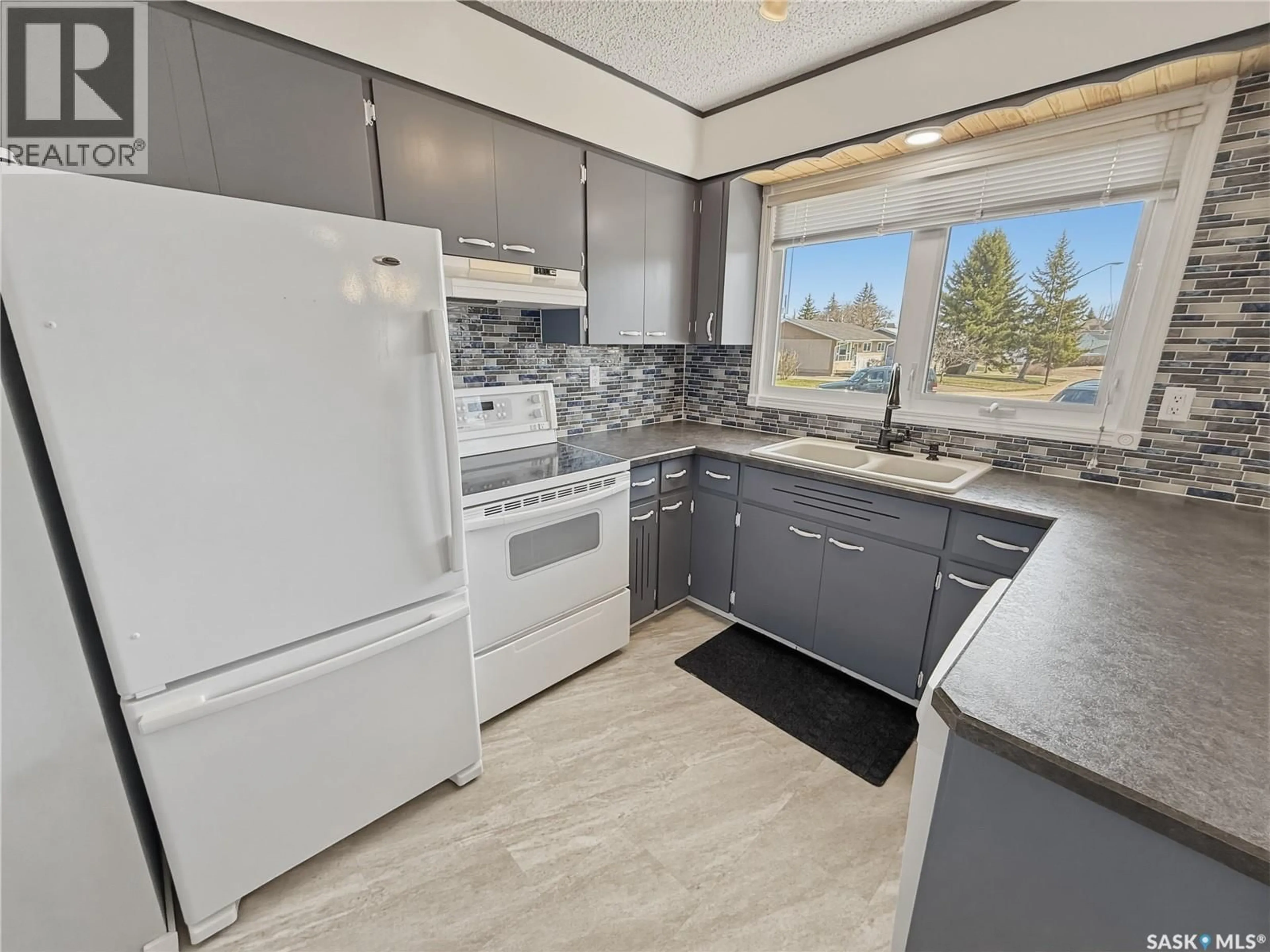 Unknown for 300 ASH PLACE, Swift Current Saskatchewan S9H3E4