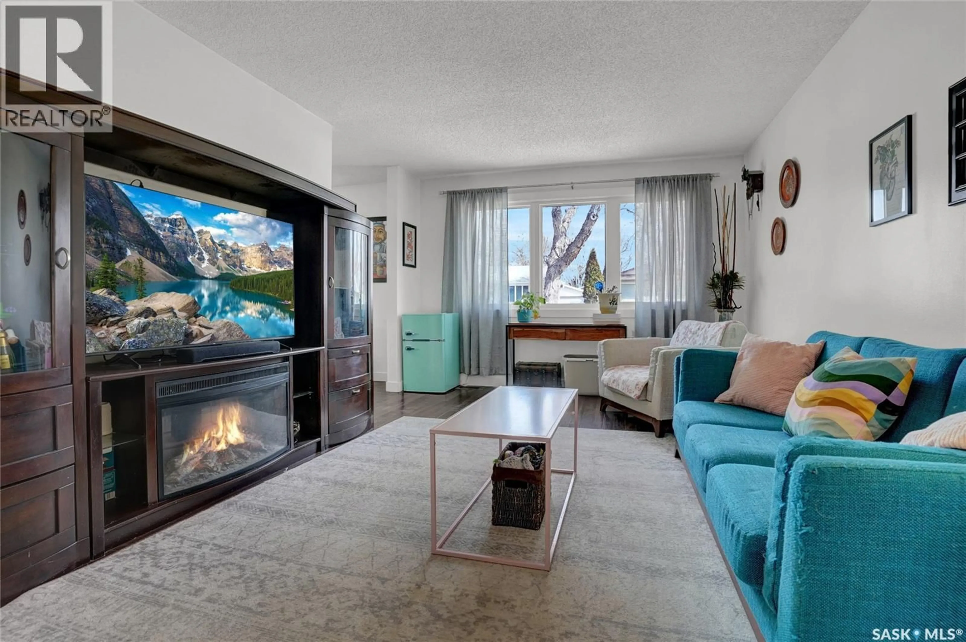 Living room with furniture, unknown for 23 SCRIVENER CRESCENT, Regina Saskatchewan S4N4V6