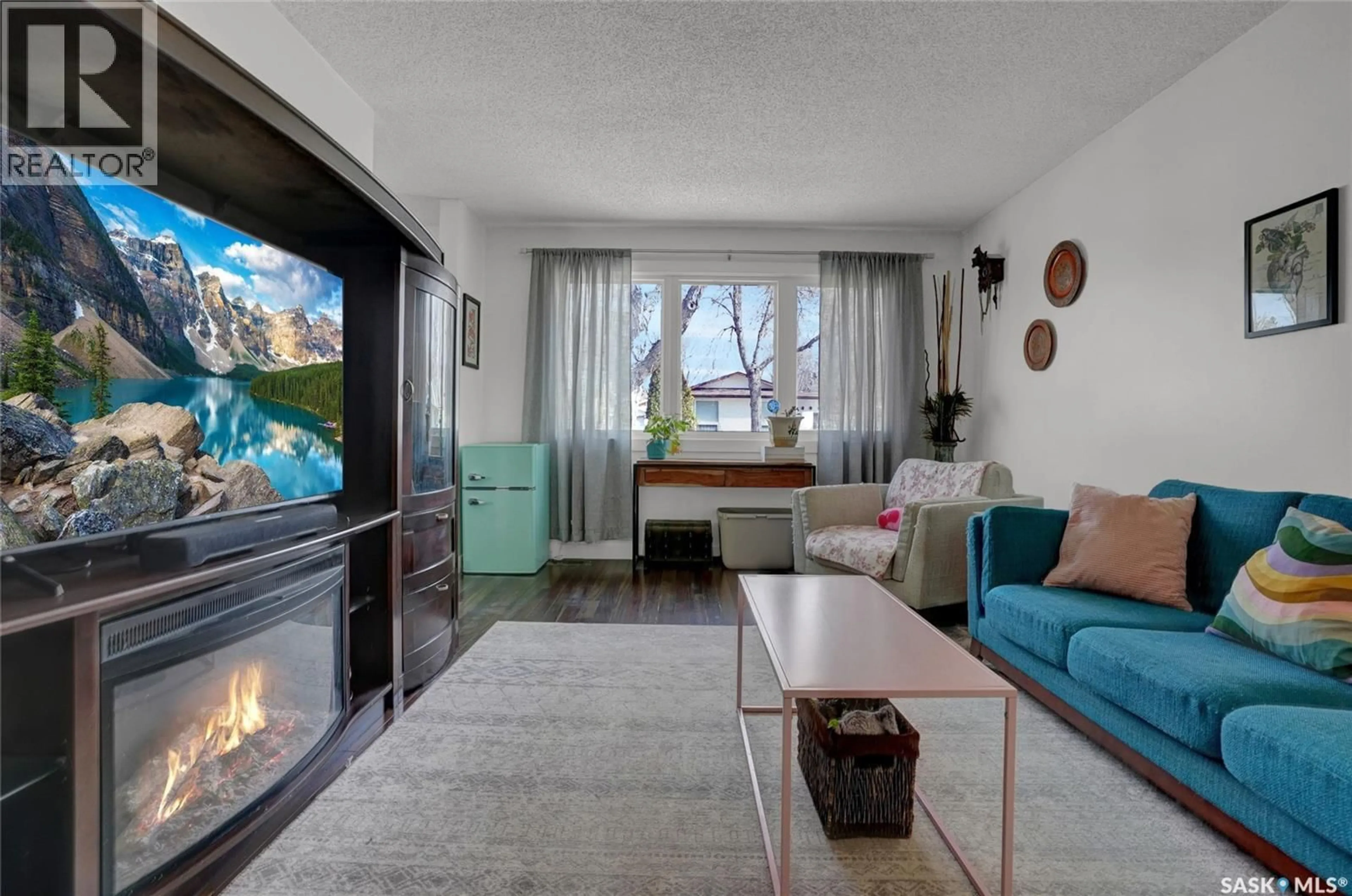 Living room with furniture, unknown for 23 SCRIVENER CRESCENT, Regina Saskatchewan S4N4V6