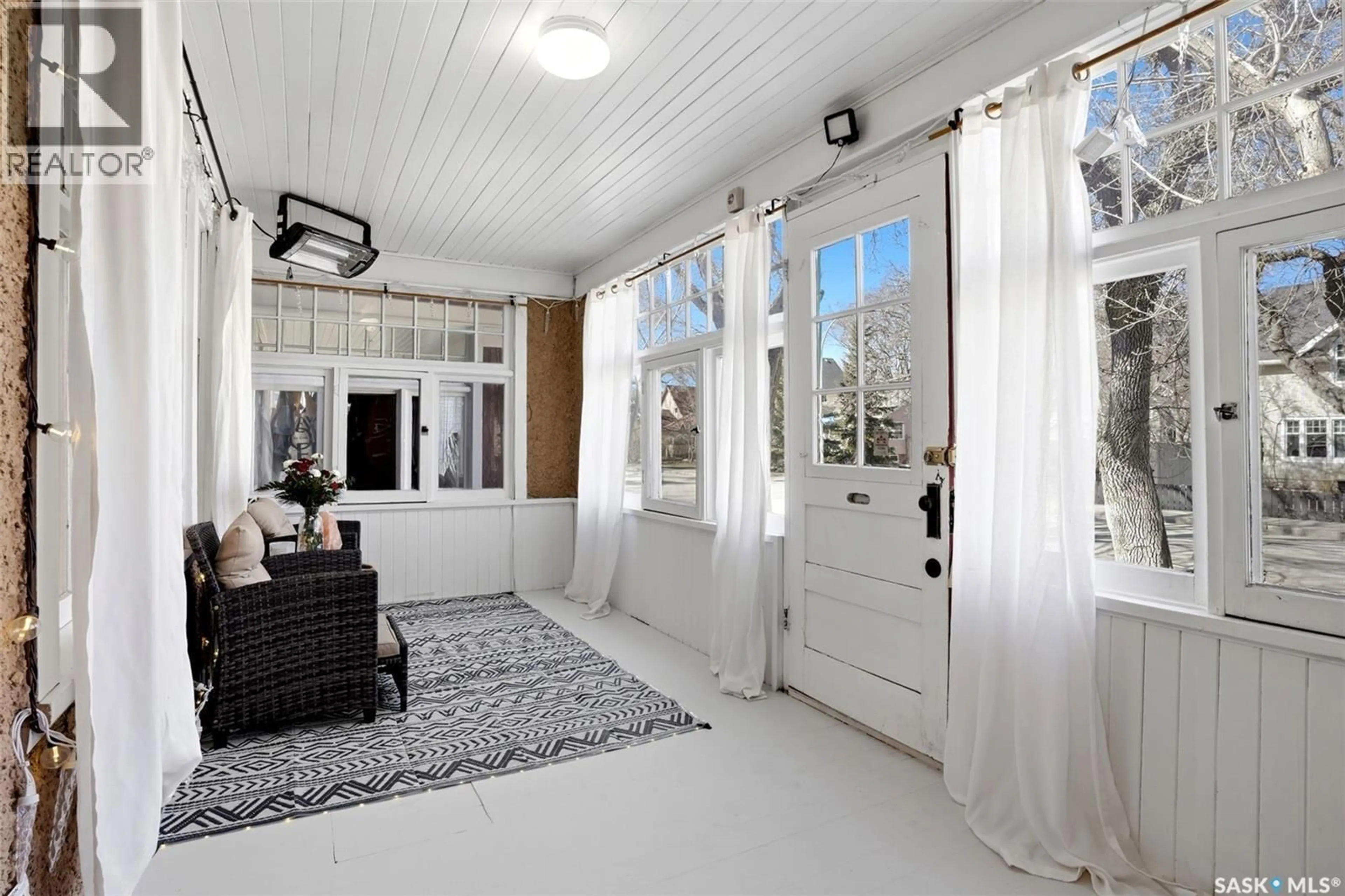 Indoor entryway for 2273 CAMERON STREET, Regina Saskatchewan S4T2V9