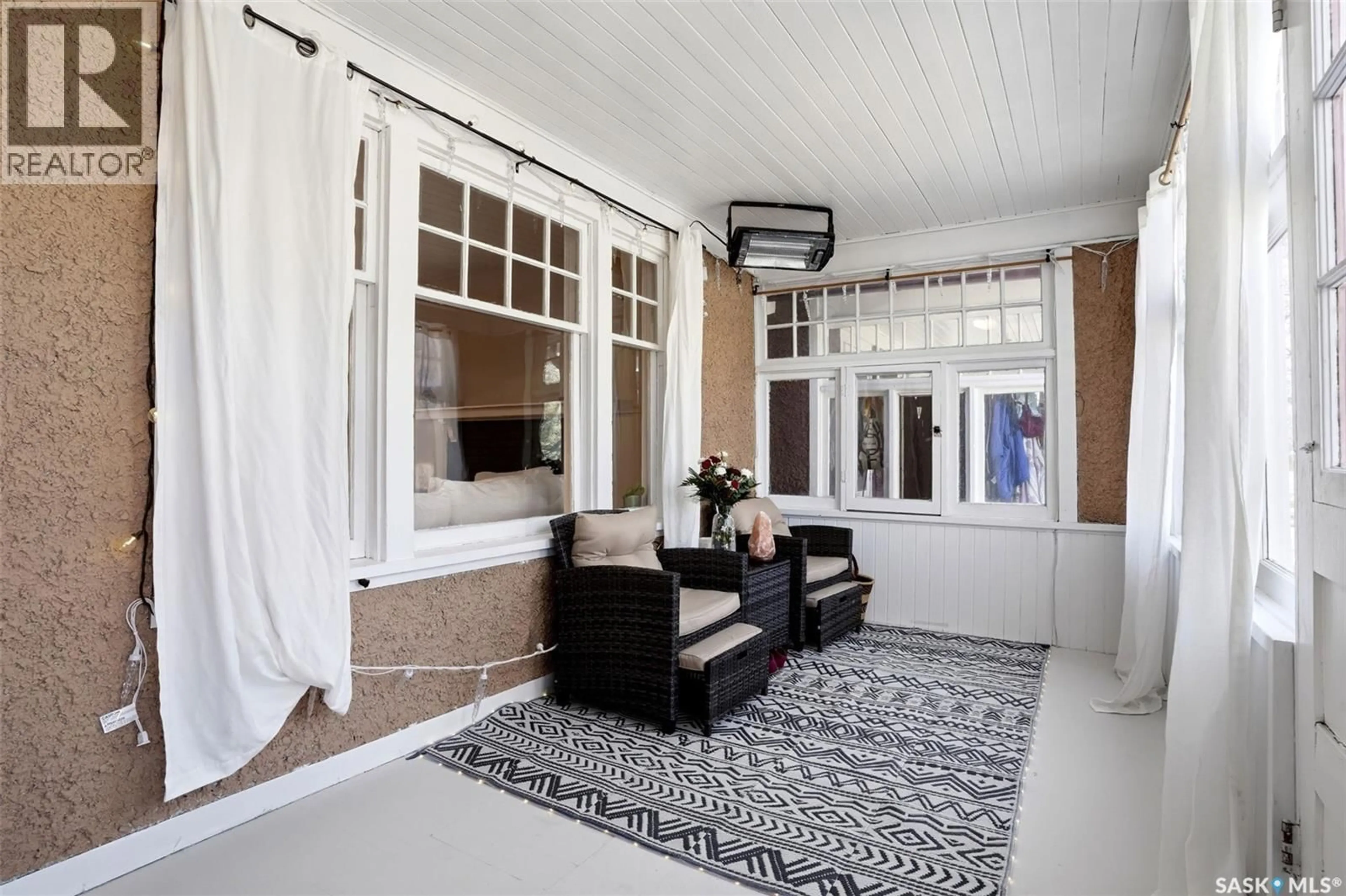Indoor entryway for 2273 CAMERON STREET, Regina Saskatchewan S4T2V9