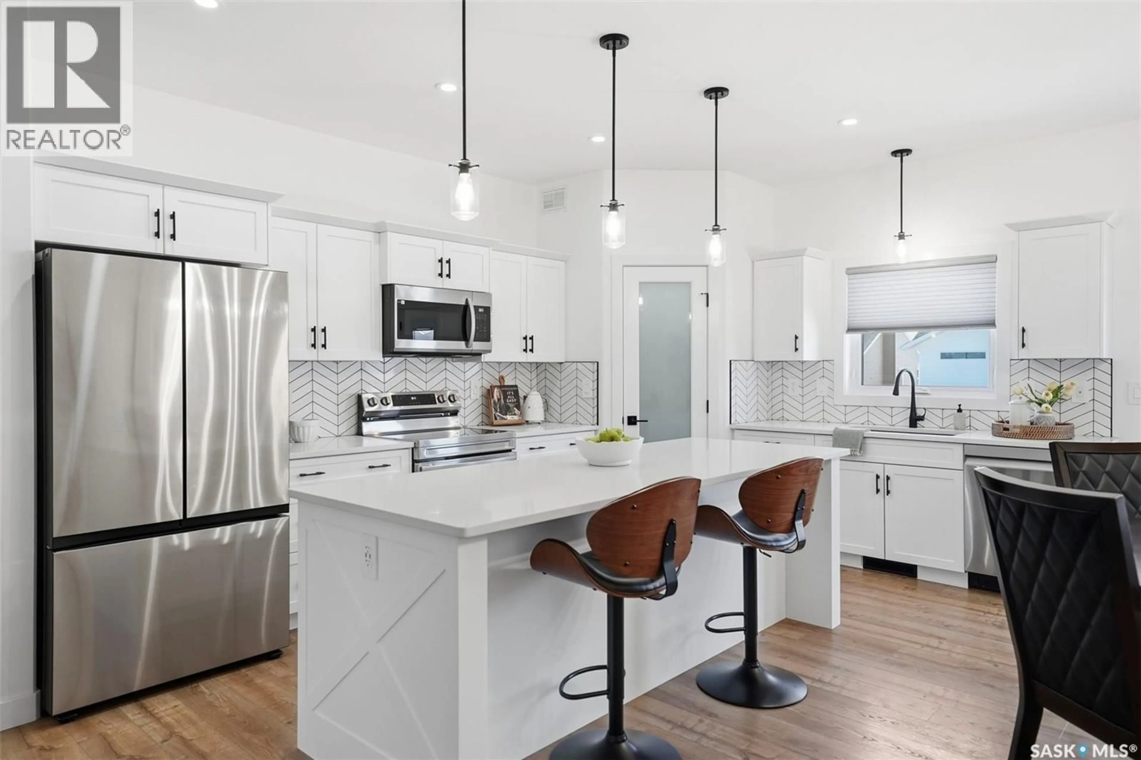 Contemporary kitchen, ceramic/tile floor for 709 SARAZEN DRIVE, Warman Saskatchewan S0K4S4