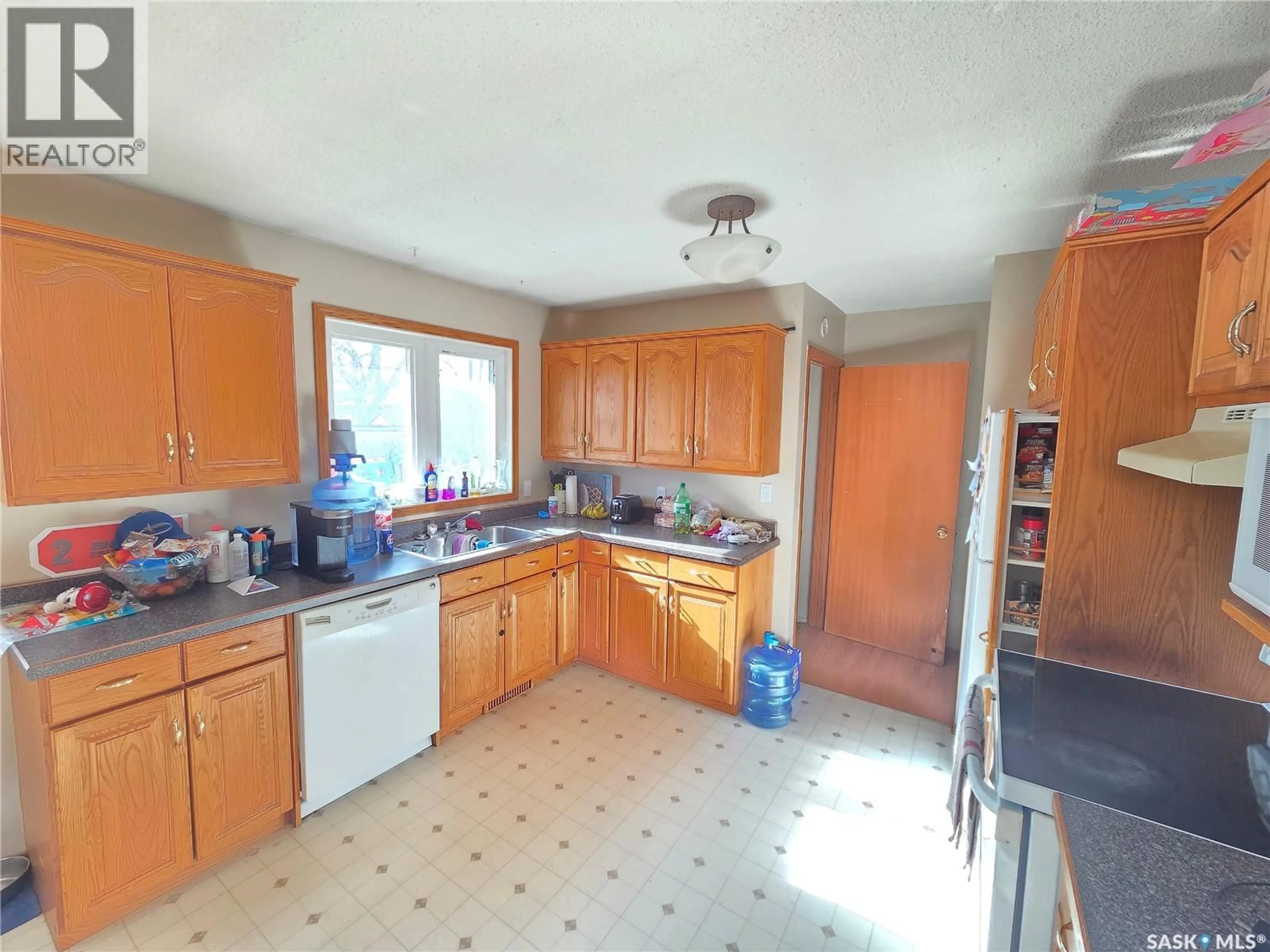 Standard kitchen, unknown for 12 MOUNTAIN DRIVE, Carlyle Saskatchewan S0C0R0