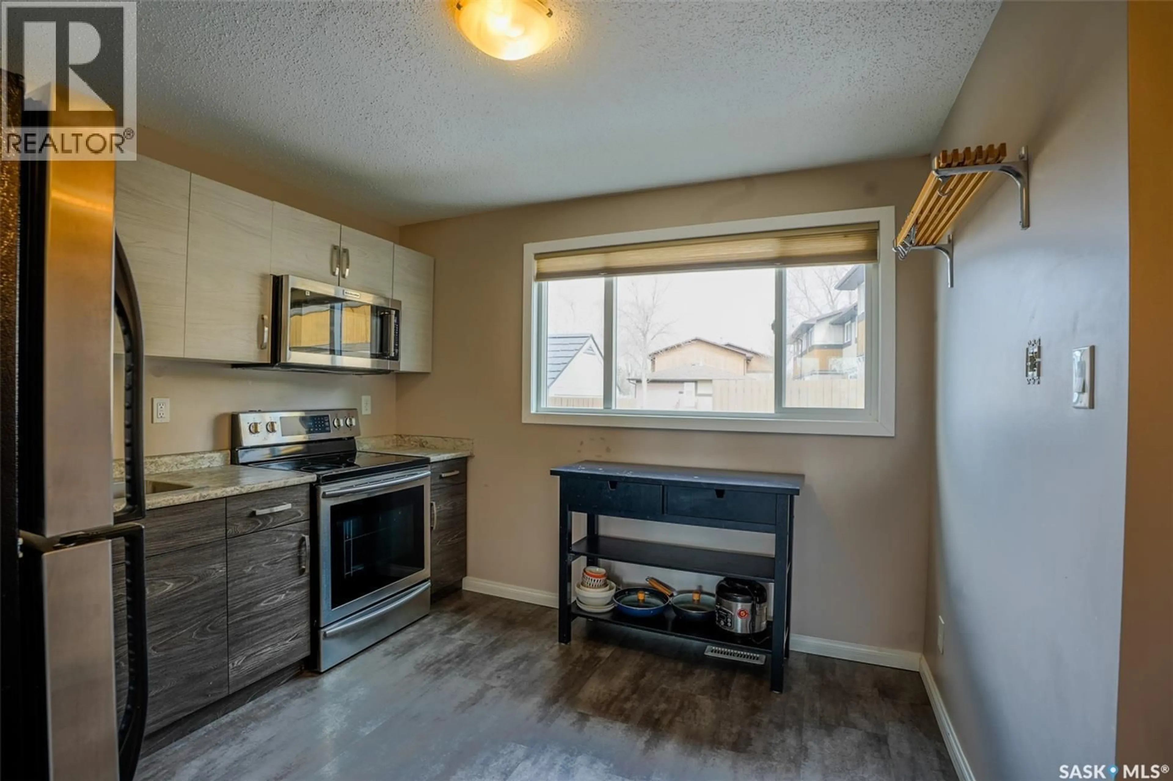 Standard kitchen, unknown for 91 MACKENZIE WAY, Regina Saskatchewan S4N5M8