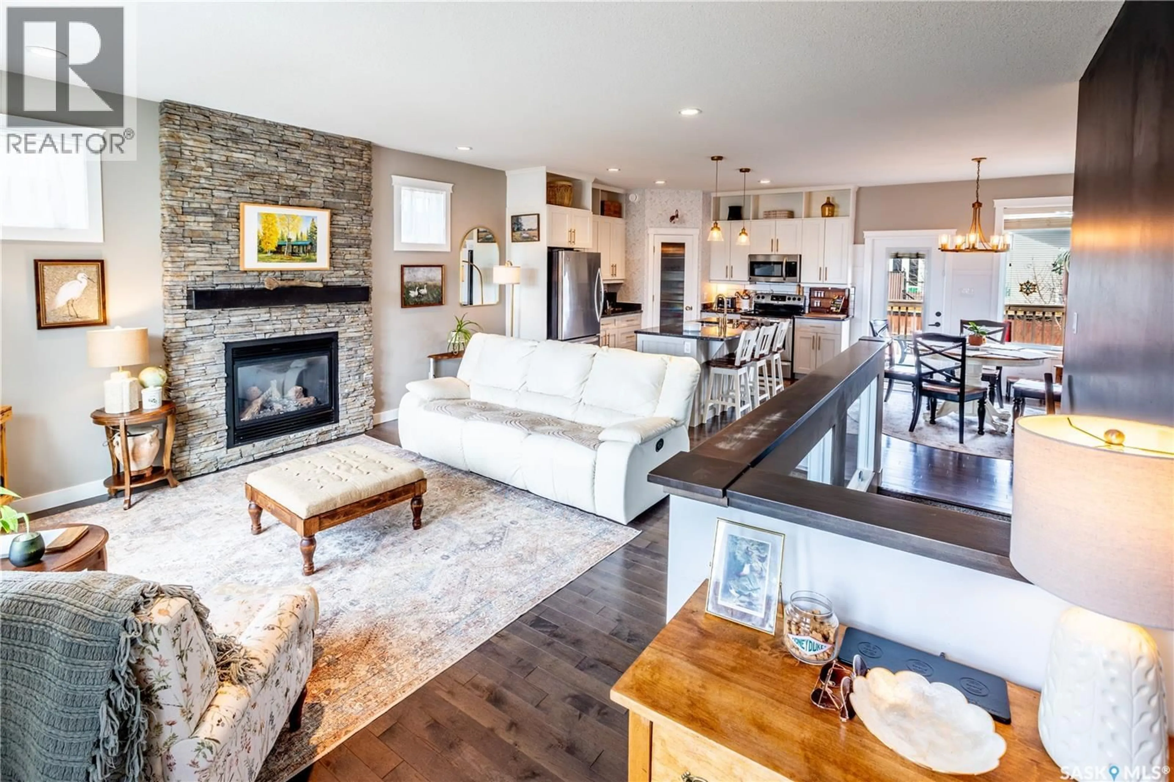 Open concept kitchen, unknown for 132 EVERTON CRESCENT, Moose Jaw Saskatchewan S6K0A3