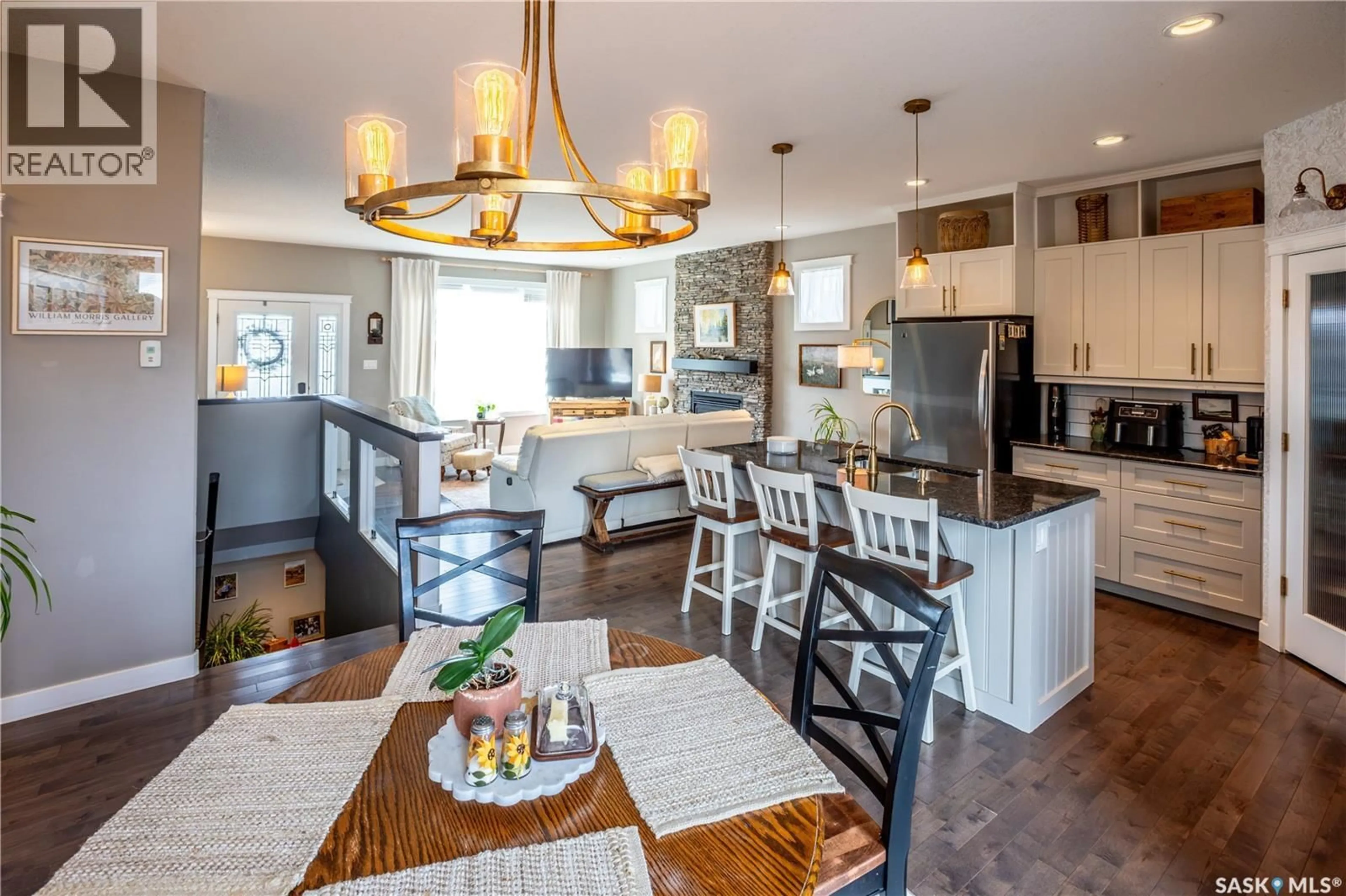 Open concept kitchen, unknown for 132 EVERTON CRESCENT, Moose Jaw Saskatchewan S6K0A3