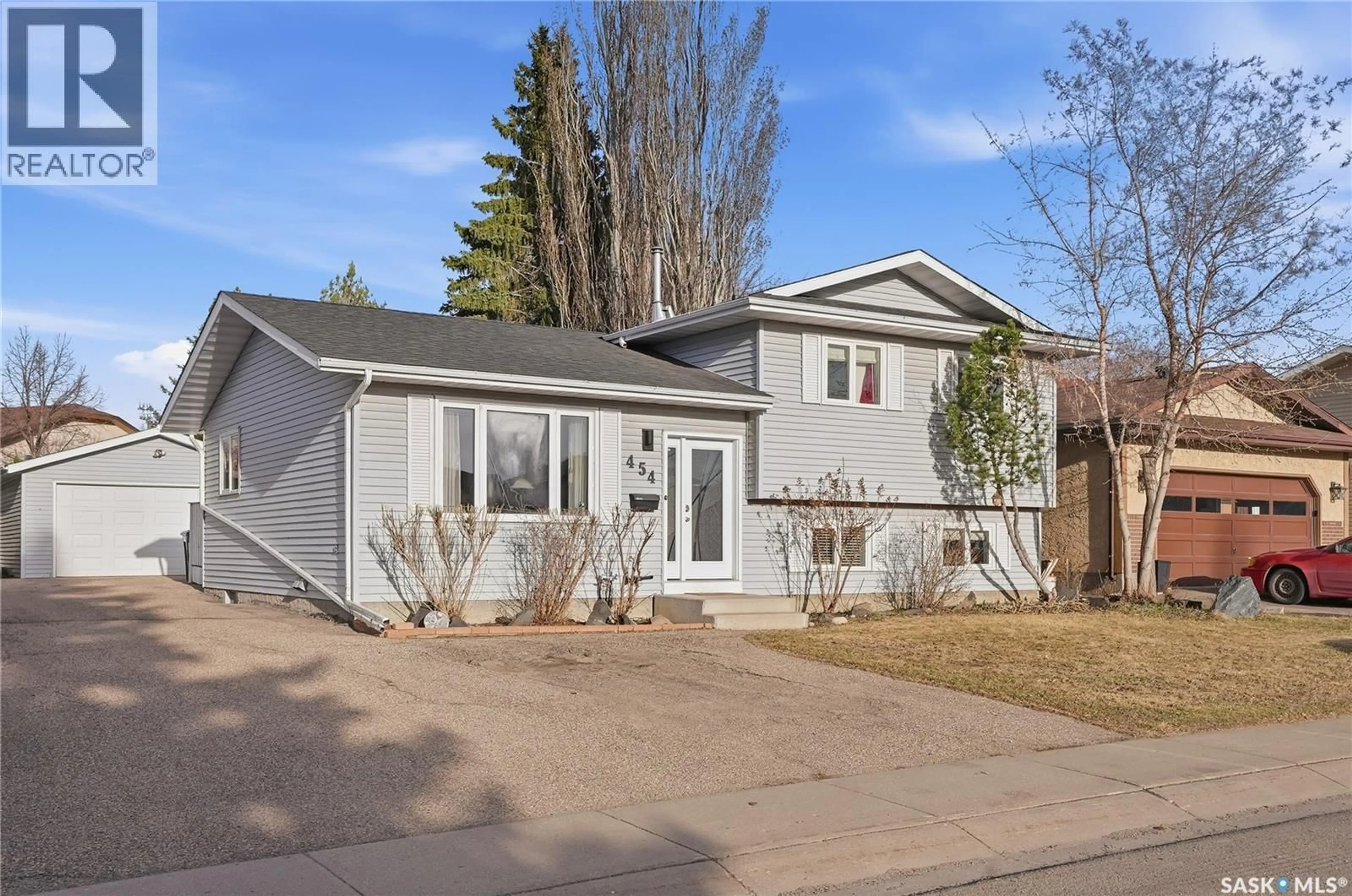 Home with vinyl exterior material, street for 454 KONIHOWSKI ROAD, Saskatoon Saskatchewan S7S1A4