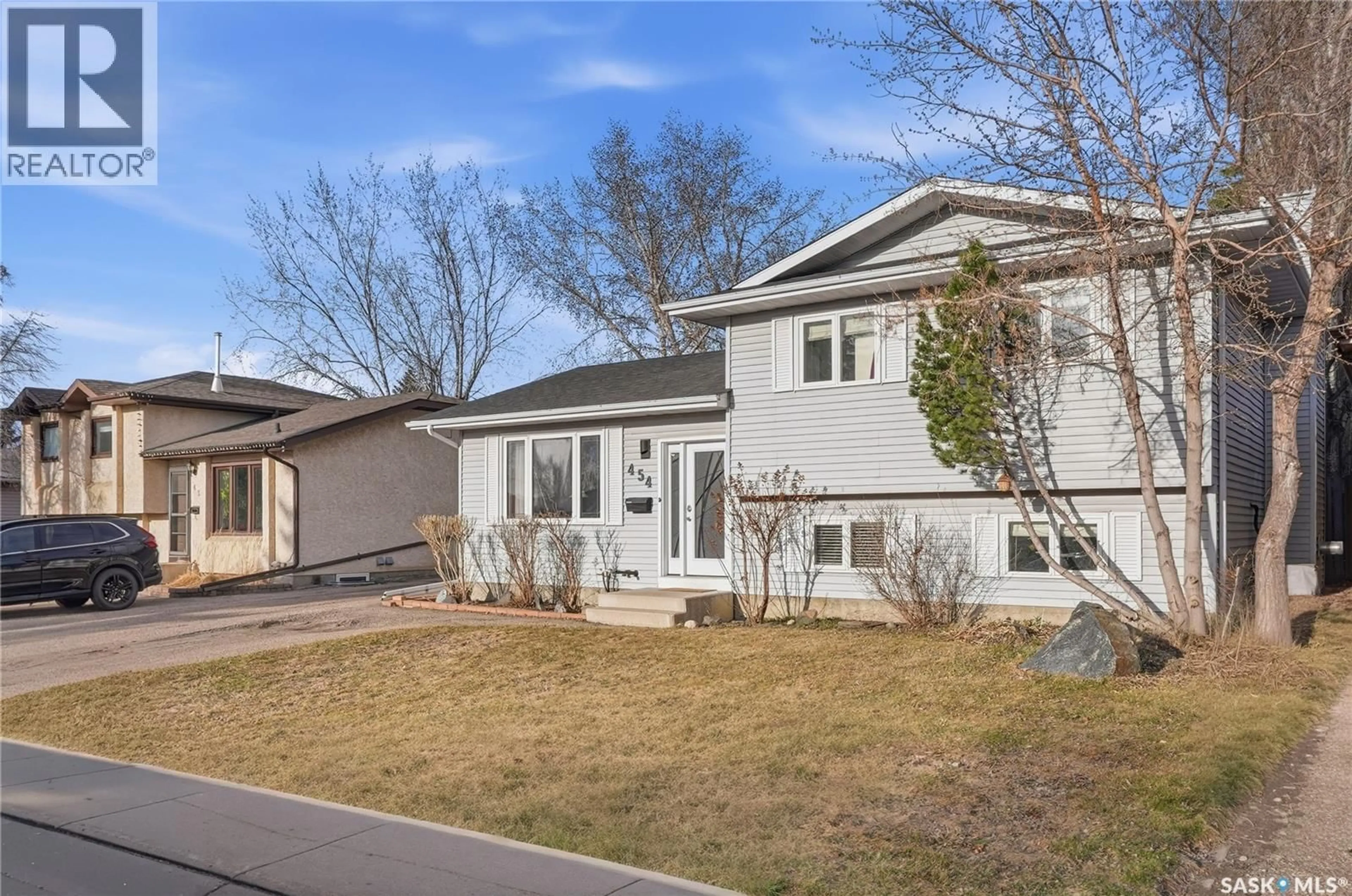 Home with vinyl exterior material, street for 454 KONIHOWSKI ROAD, Saskatoon Saskatchewan S7S1A4