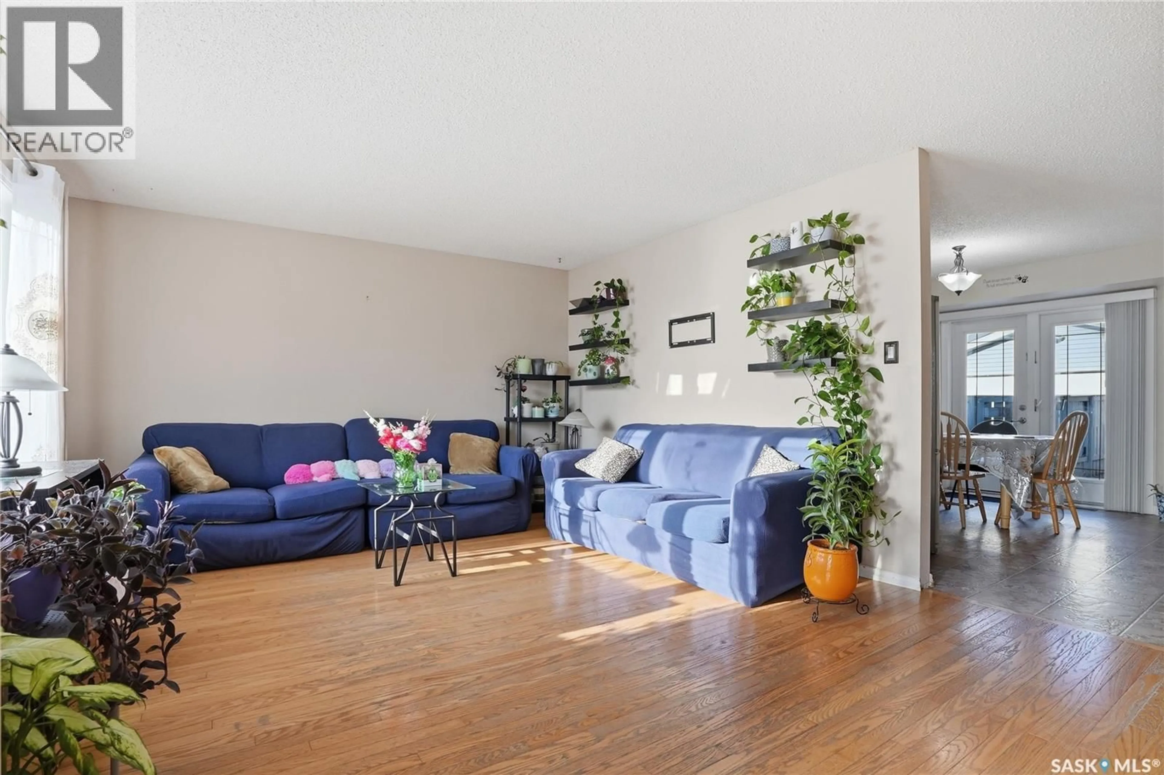 Living room with furniture, unknown for 454 KONIHOWSKI ROAD, Saskatoon Saskatchewan S7S1A4