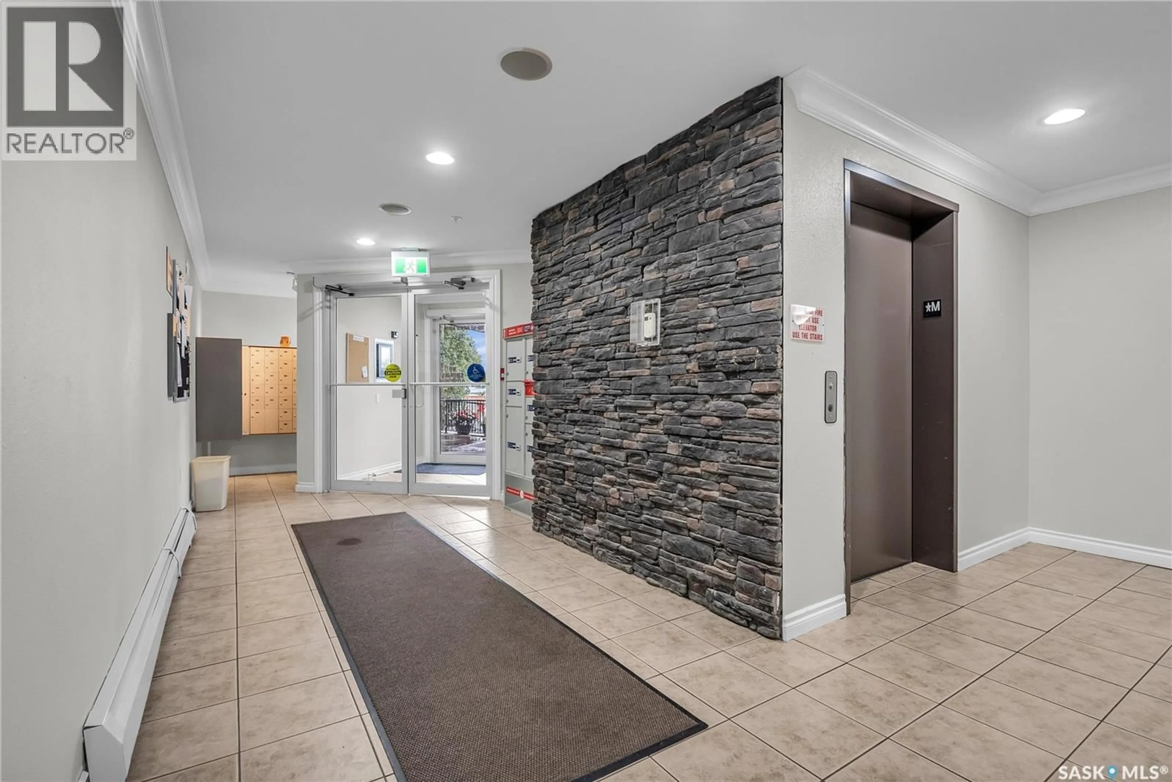 Indoor foyer for 100 - 405 1ST AVENUE, Warman Saskatchewan S0K0A1