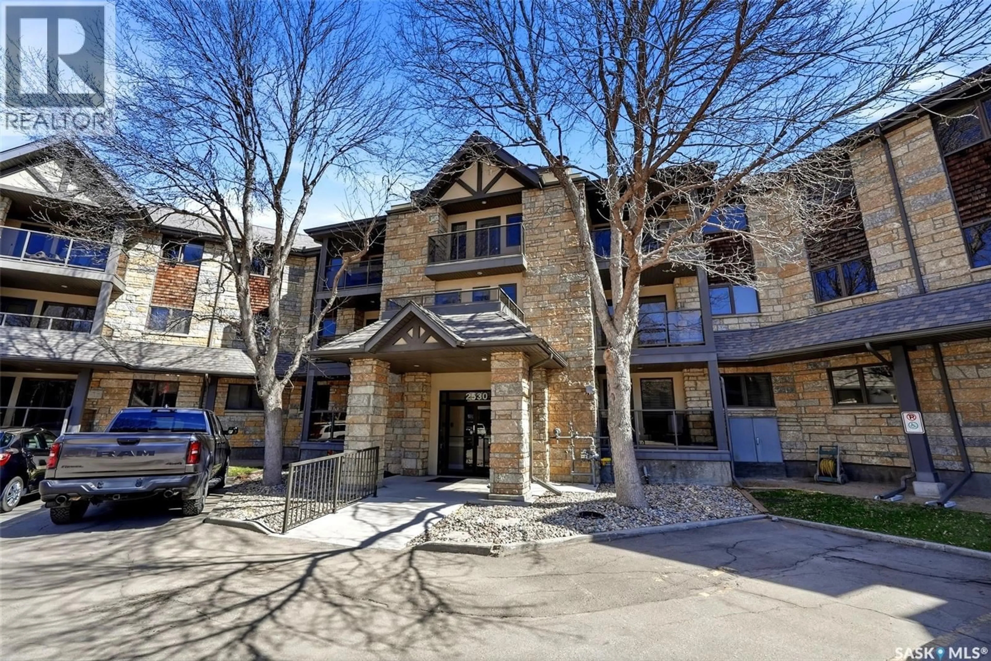 Indoor foyer for 236 2530 25TH AVENUE, Regina Saskatchewan S4S4E8