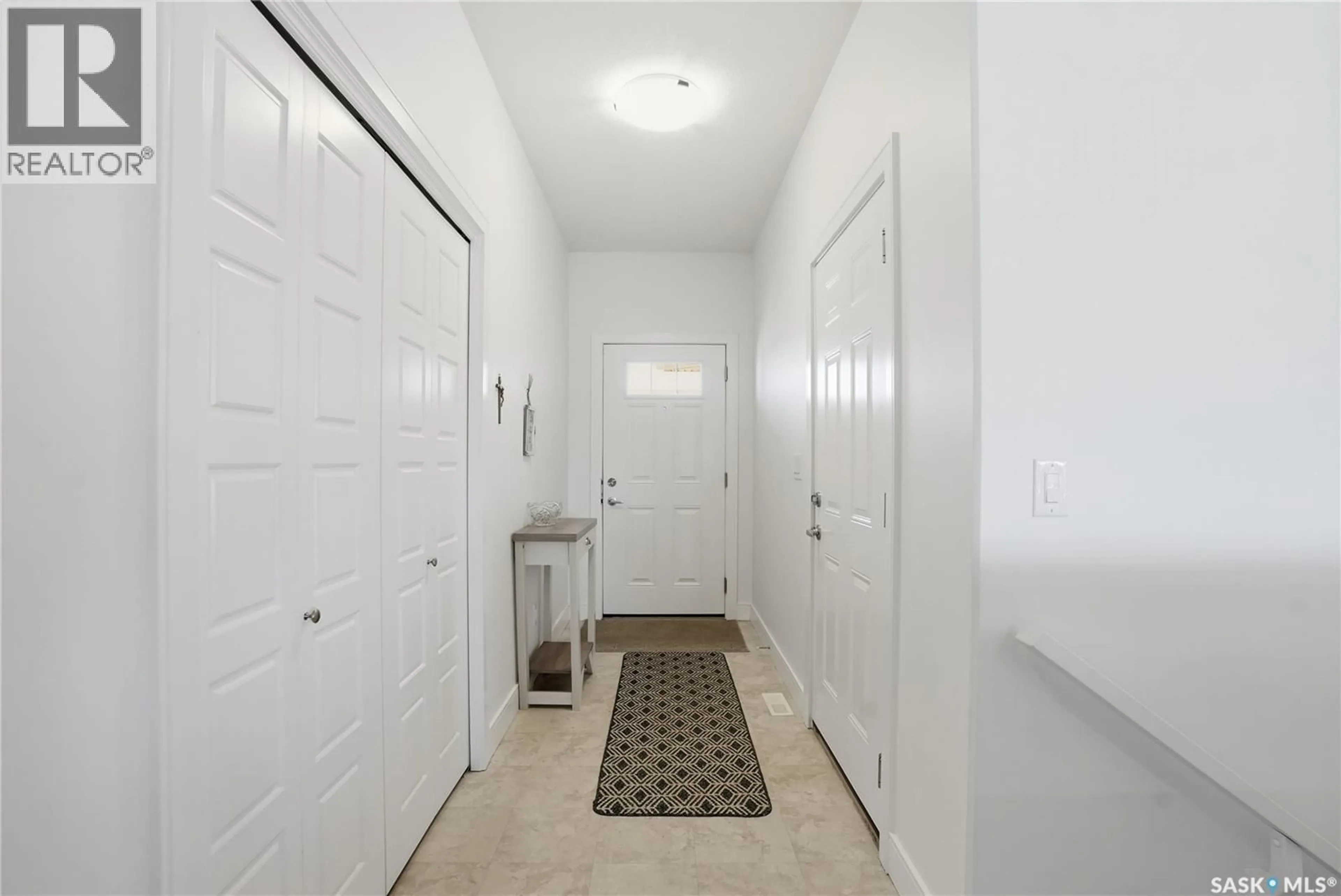 Indoor entryway for 200 1200 PARR HILL DRIVE, Martensville Saskatchewan S0K2T1