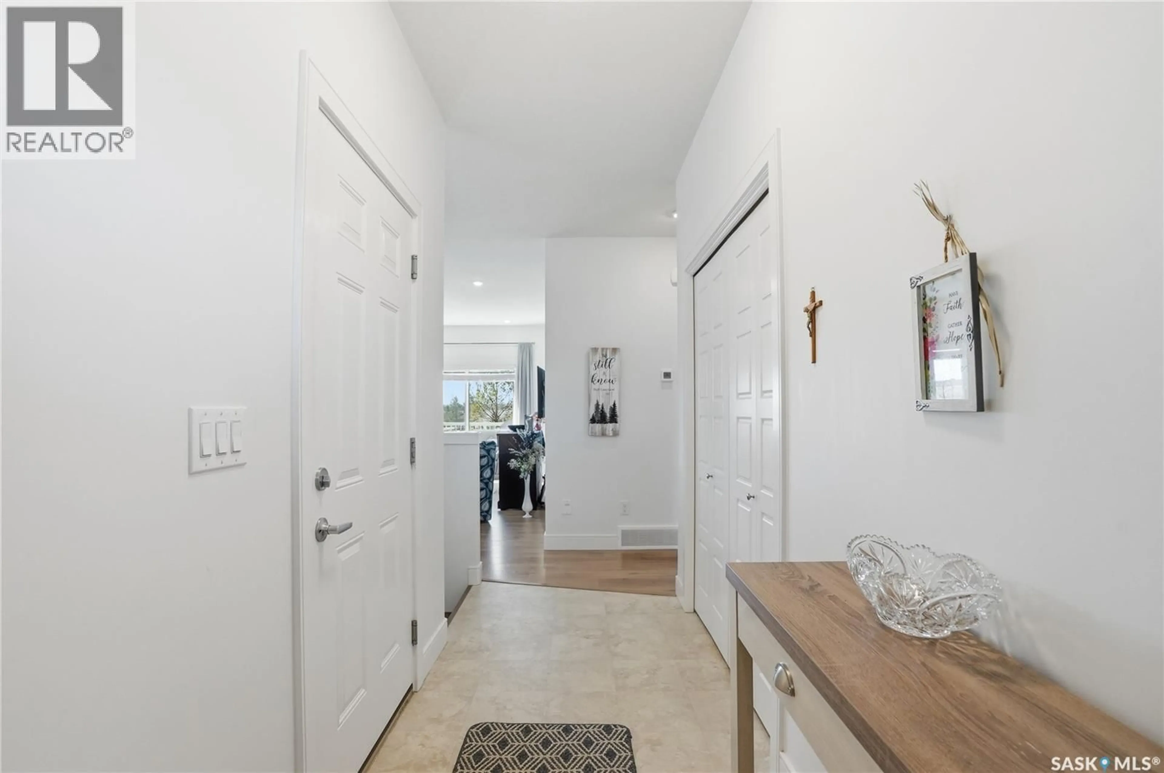 Indoor entryway for 200 1200 PARR HILL DRIVE, Martensville Saskatchewan S0K2T1