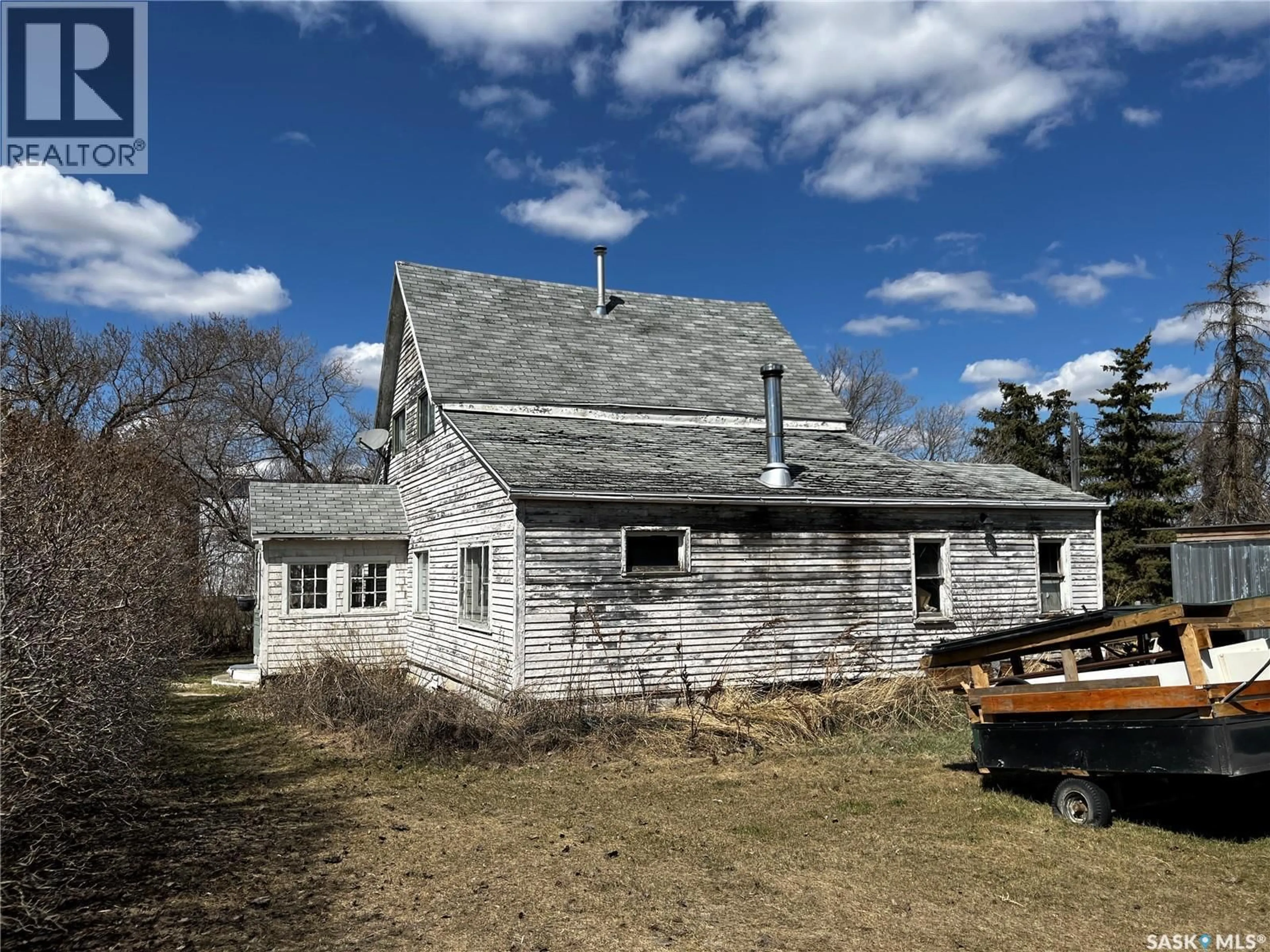 A pic from outside/outdoor area/front of a property/back of a property/a pic from drone, building for 121 5TH STREET, Bladworth Saskatchewan S0G0J0
