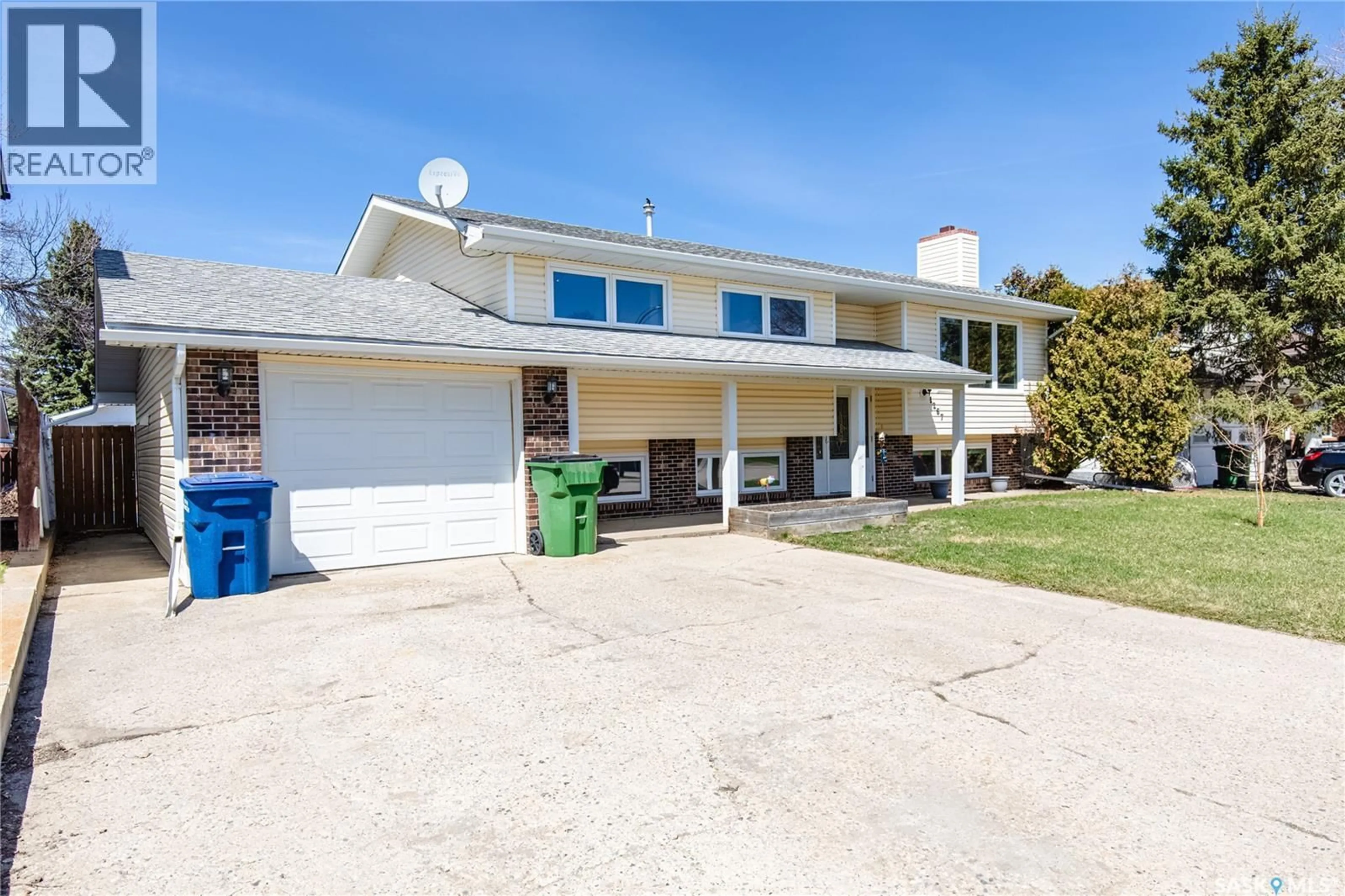 A pic from outside/outdoor area/front of a property/back of a property/a pic from drone, street for 1267 MAYBERY CRESCENT, Moose Jaw Saskatchewan S6H6X7