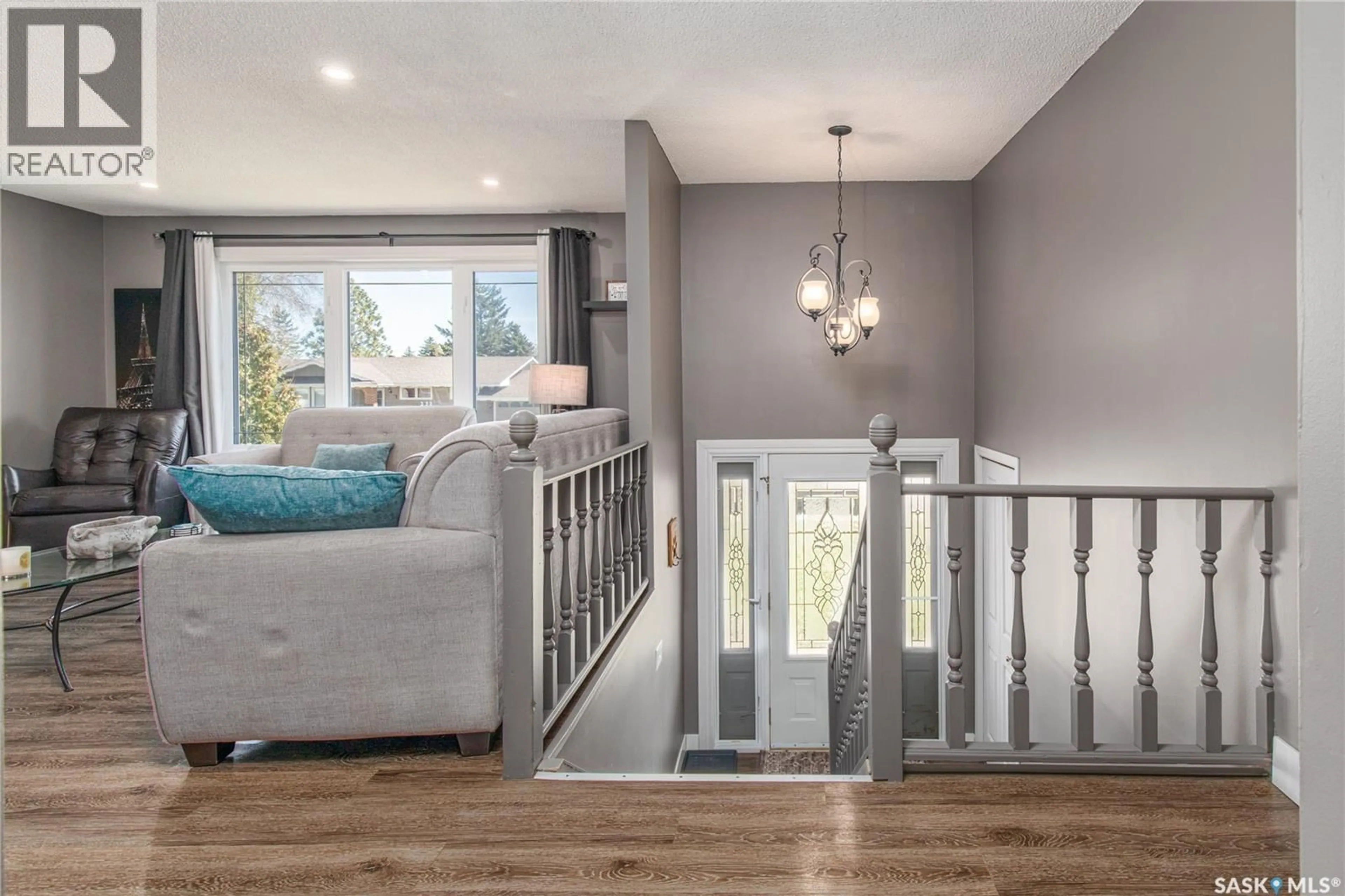 Indoor entryway for 1267 MAYBERY CRESCENT, Moose Jaw Saskatchewan S6H6X7