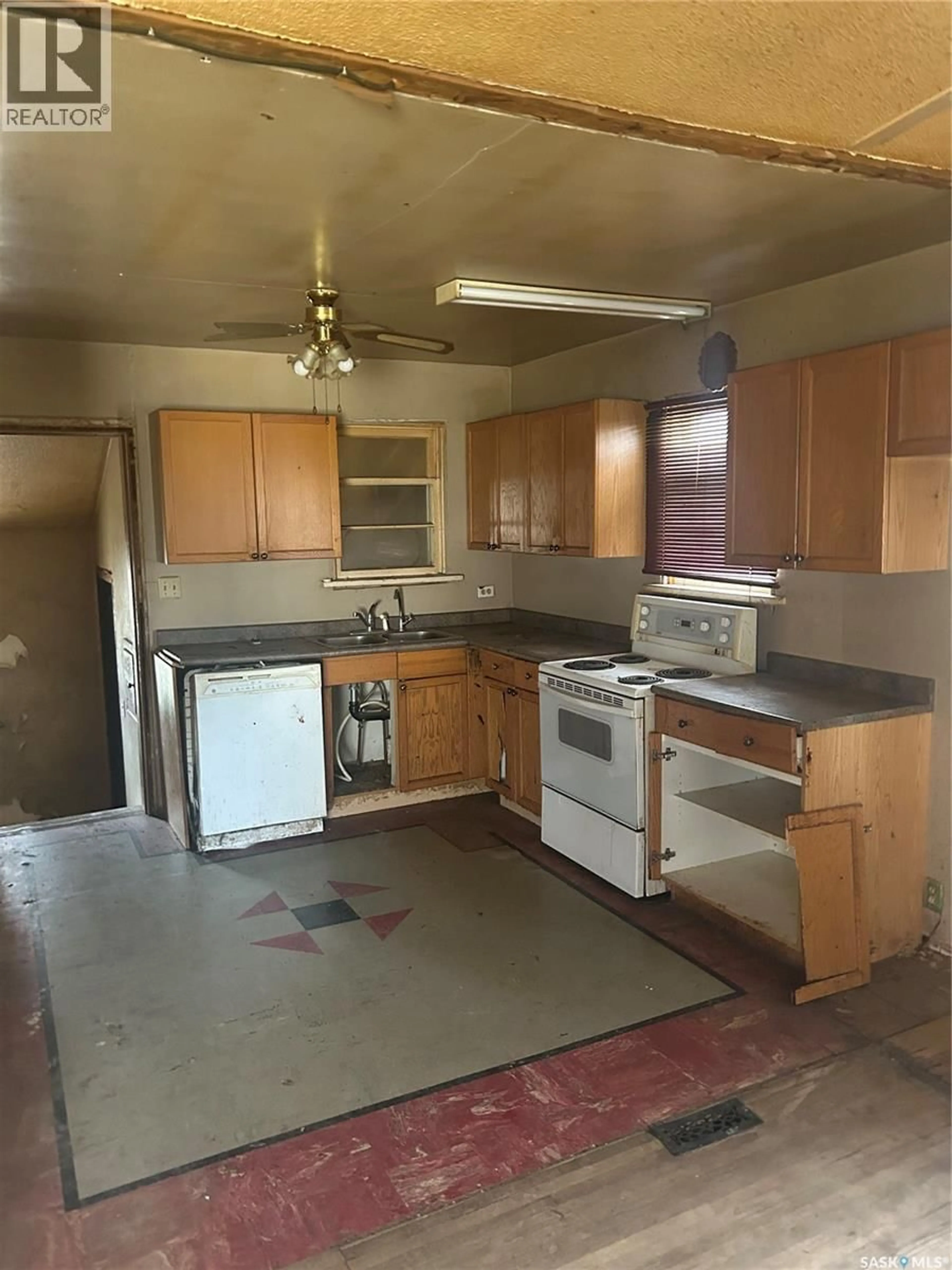 Standard kitchen, unknown for 1133 ELPHINSTONE STREET, Regina Saskatchewan S4T3M2