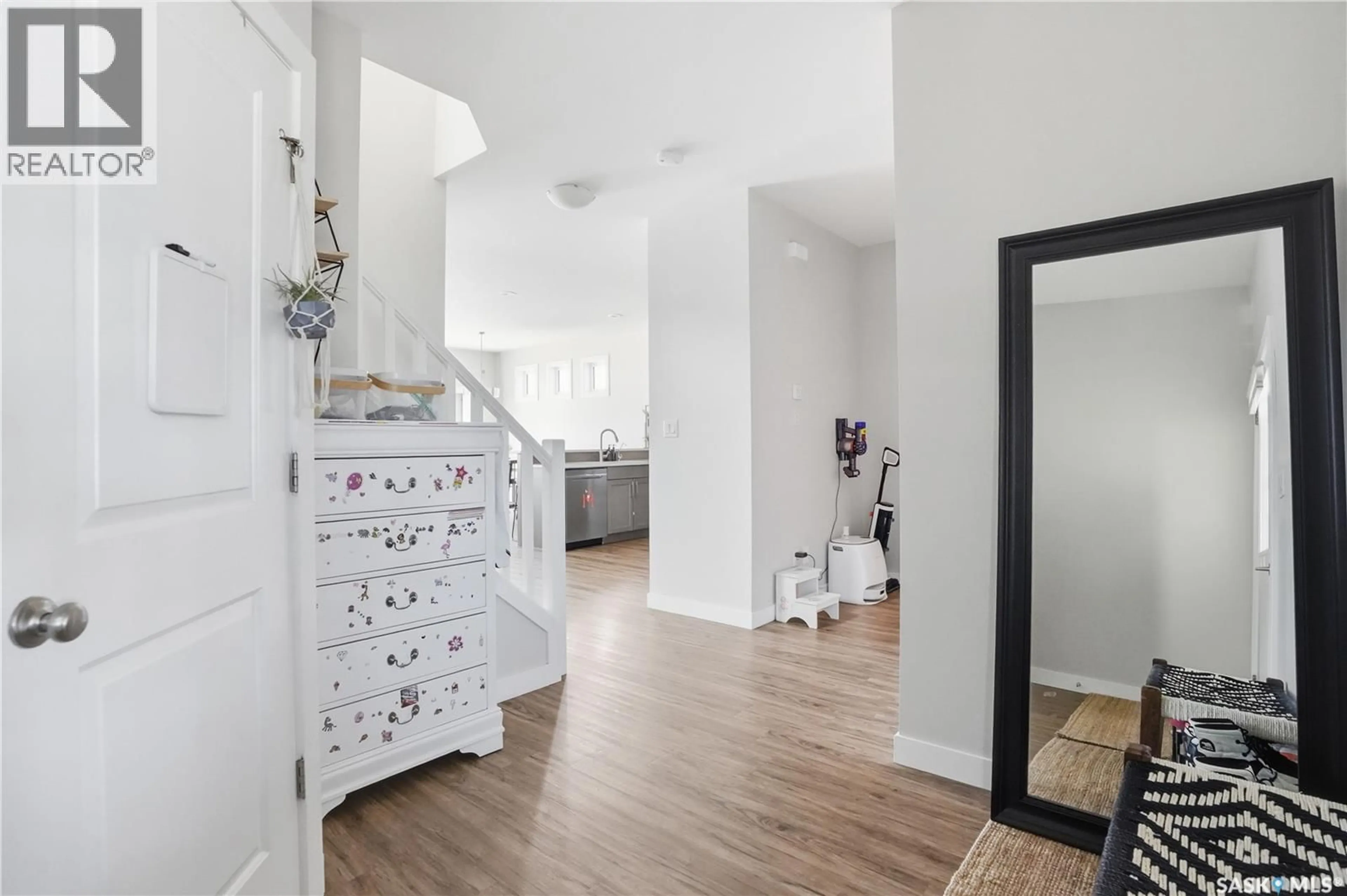 Indoor entryway for 3249 GREEN WATER DRIVE, Regina Saskatchewan S4V3R6