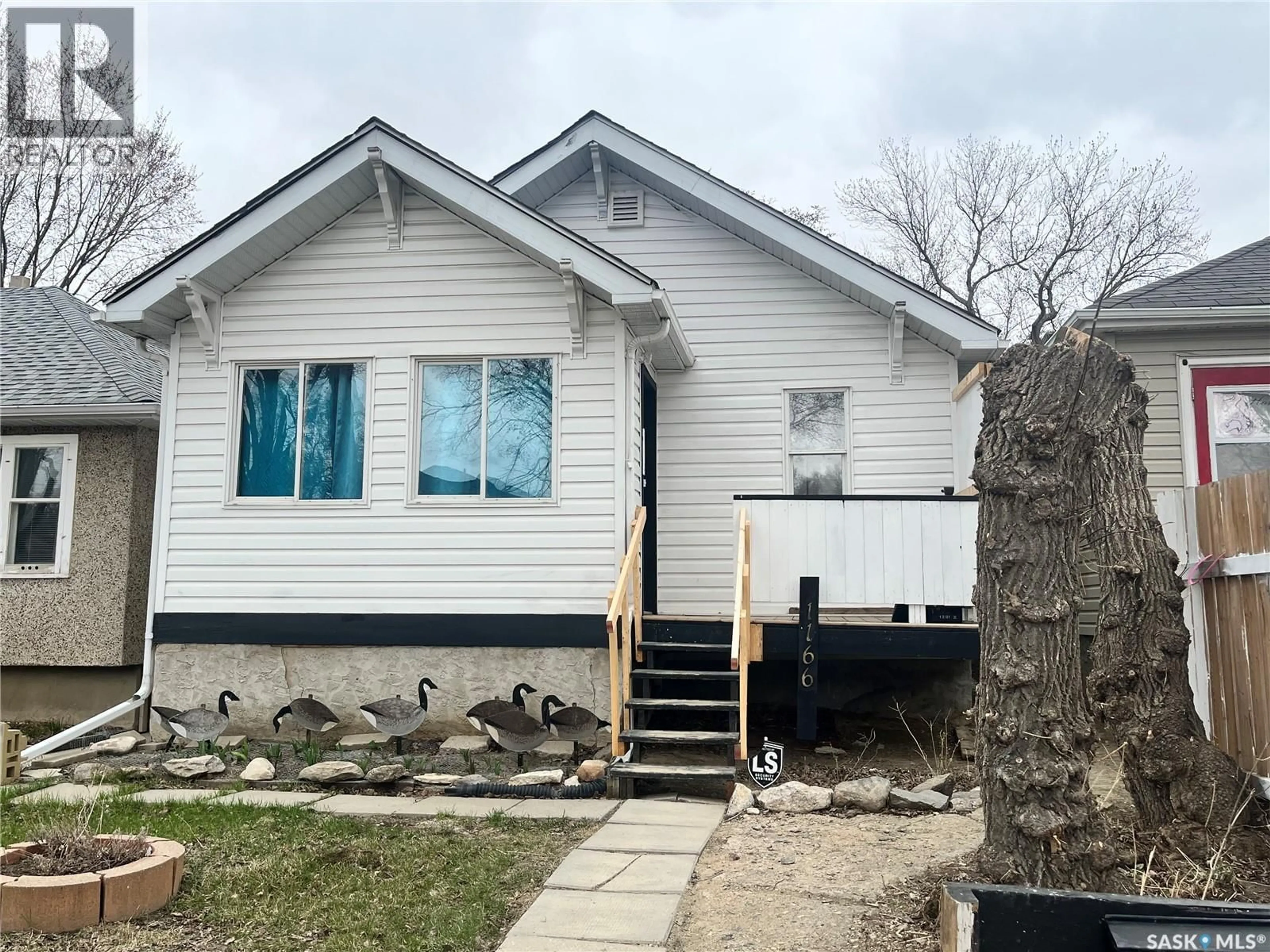 Home with vinyl exterior material, unknown for 1166 RETALLACK STREET, Regina Saskatchewan S4T2H5