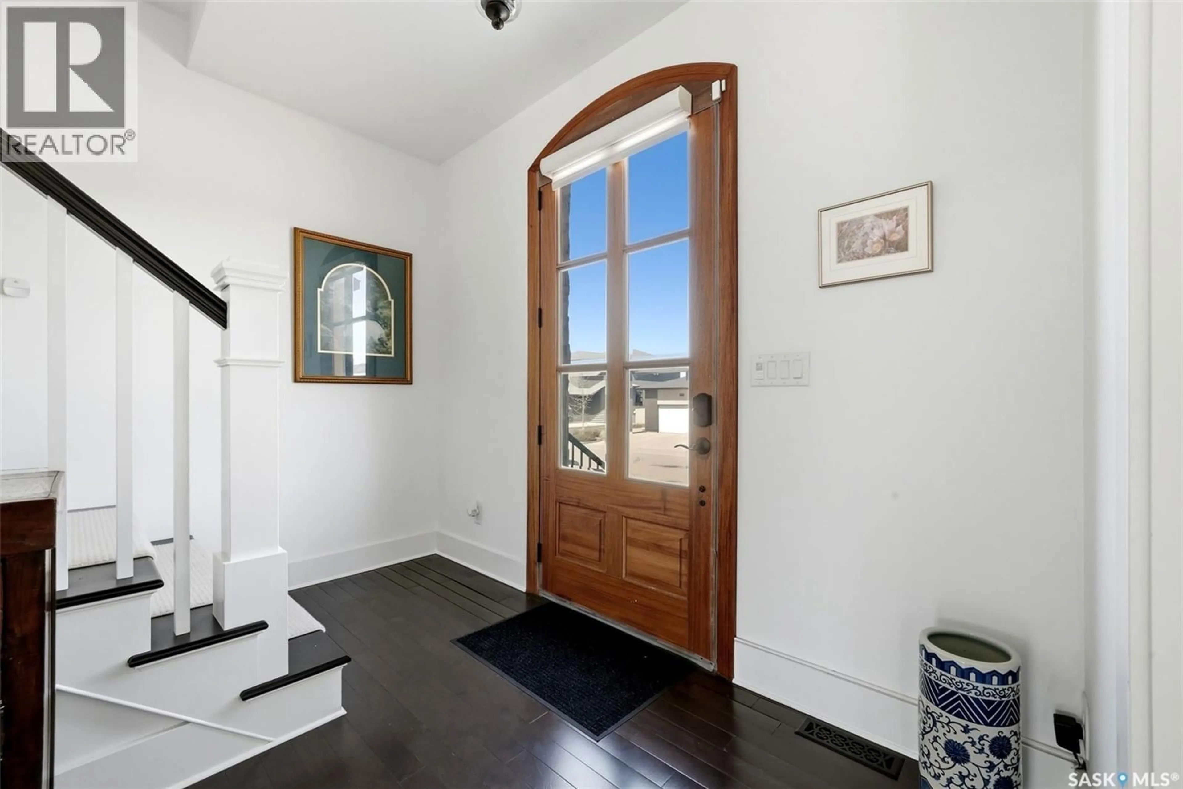 Indoor entryway for 6105 LITTLE PINE LOOP, Regina Saskatchewan S4X0J2