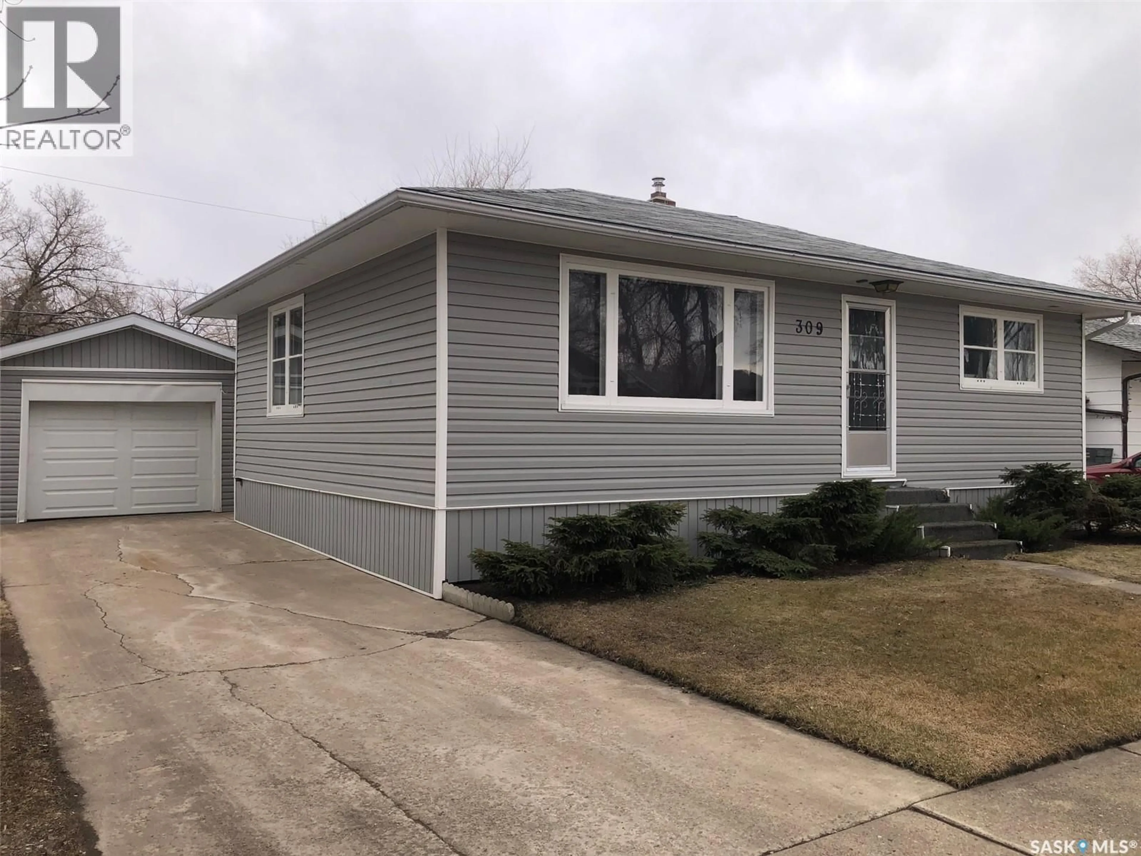 Home with vinyl exterior material, street for E - 309 FIFTH AVENUE, Canora Saskatchewan S0A0L0