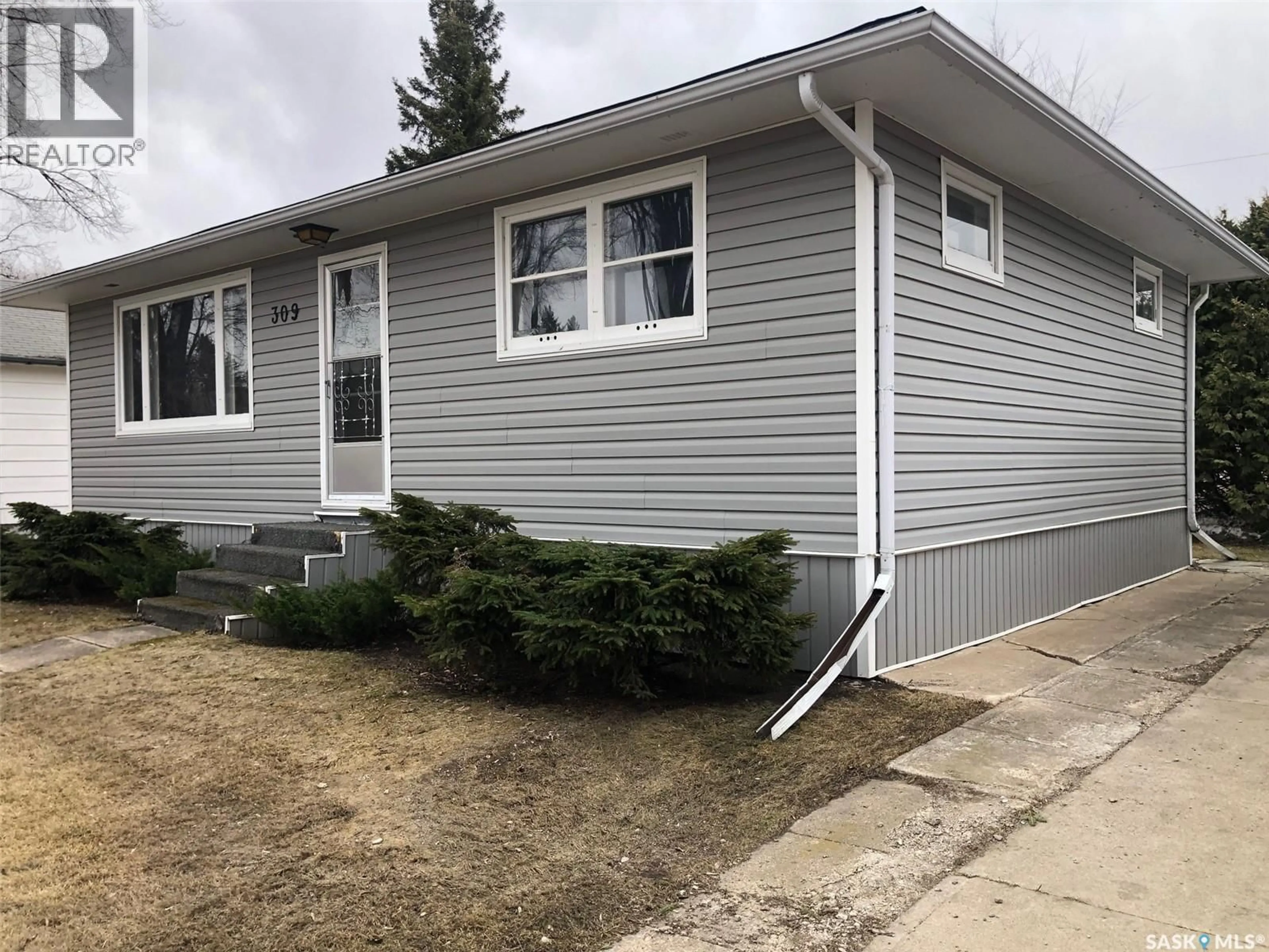 Home with vinyl exterior material, street for E - 309 FIFTH AVENUE, Canora Saskatchewan S0A0L0