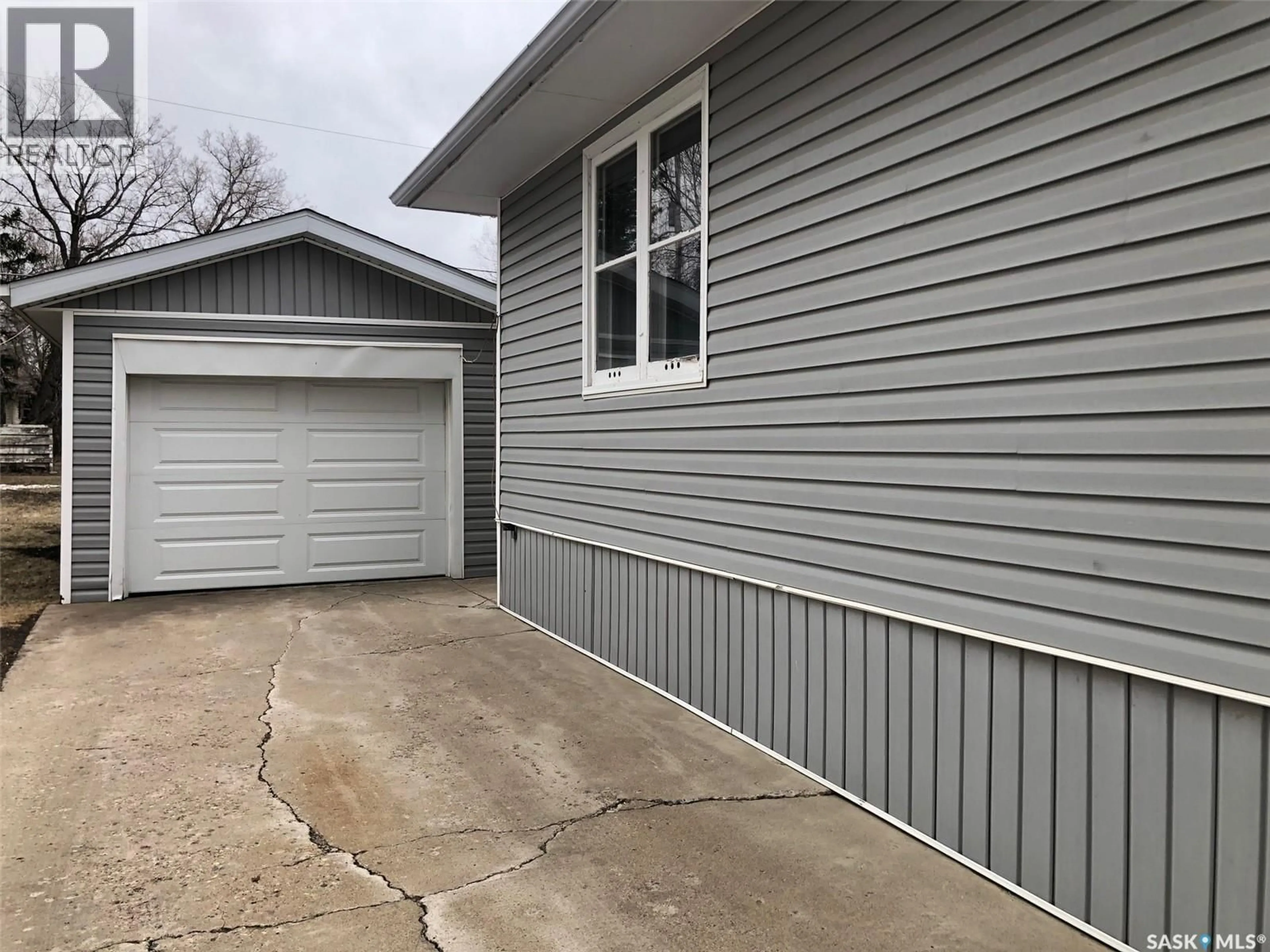 Home with vinyl exterior material, street for E - 309 FIFTH AVENUE, Canora Saskatchewan S0A0L0