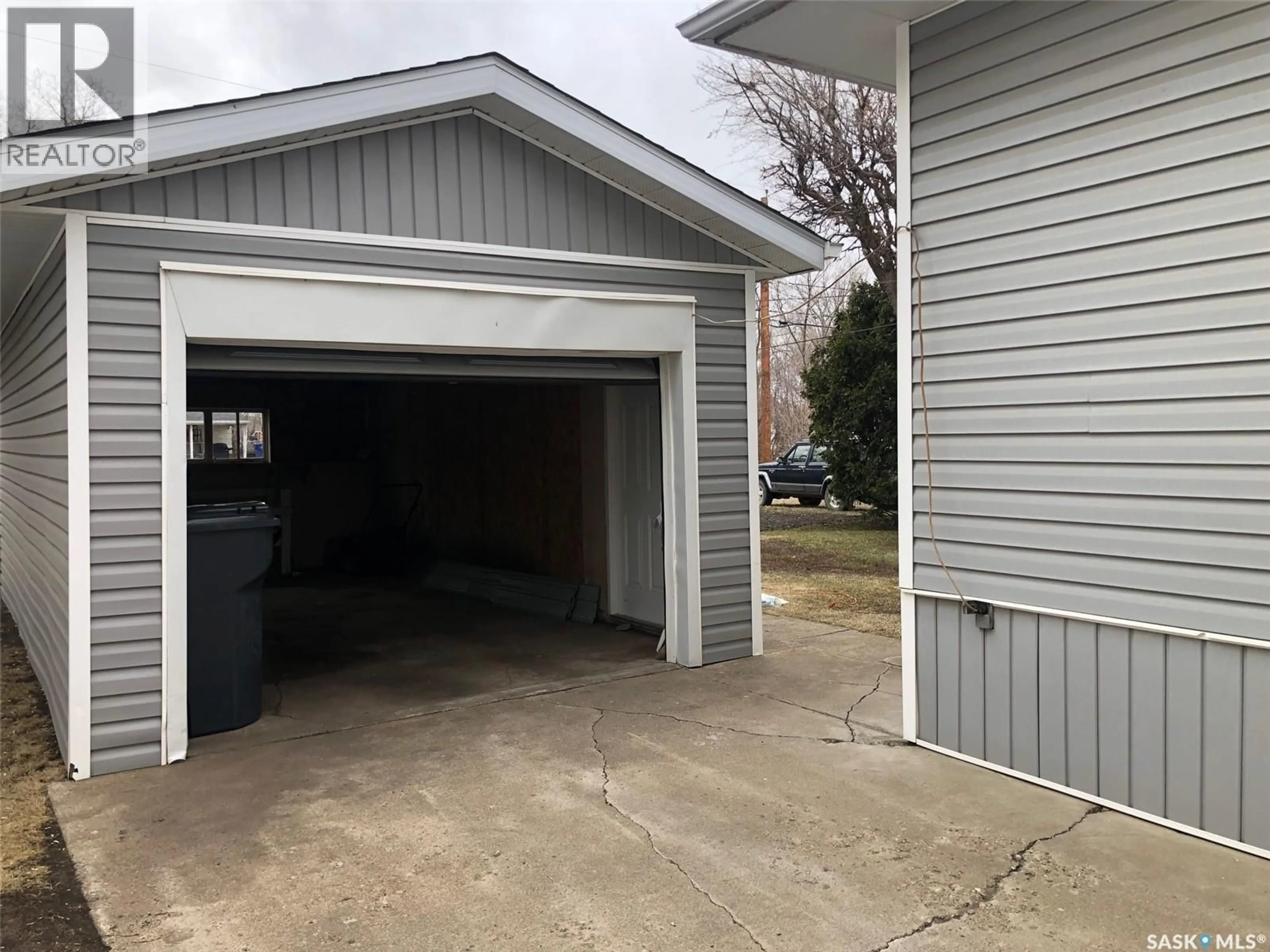 Indoor garage for E - 309 FIFTH AVENUE, Canora Saskatchewan S0A0L0