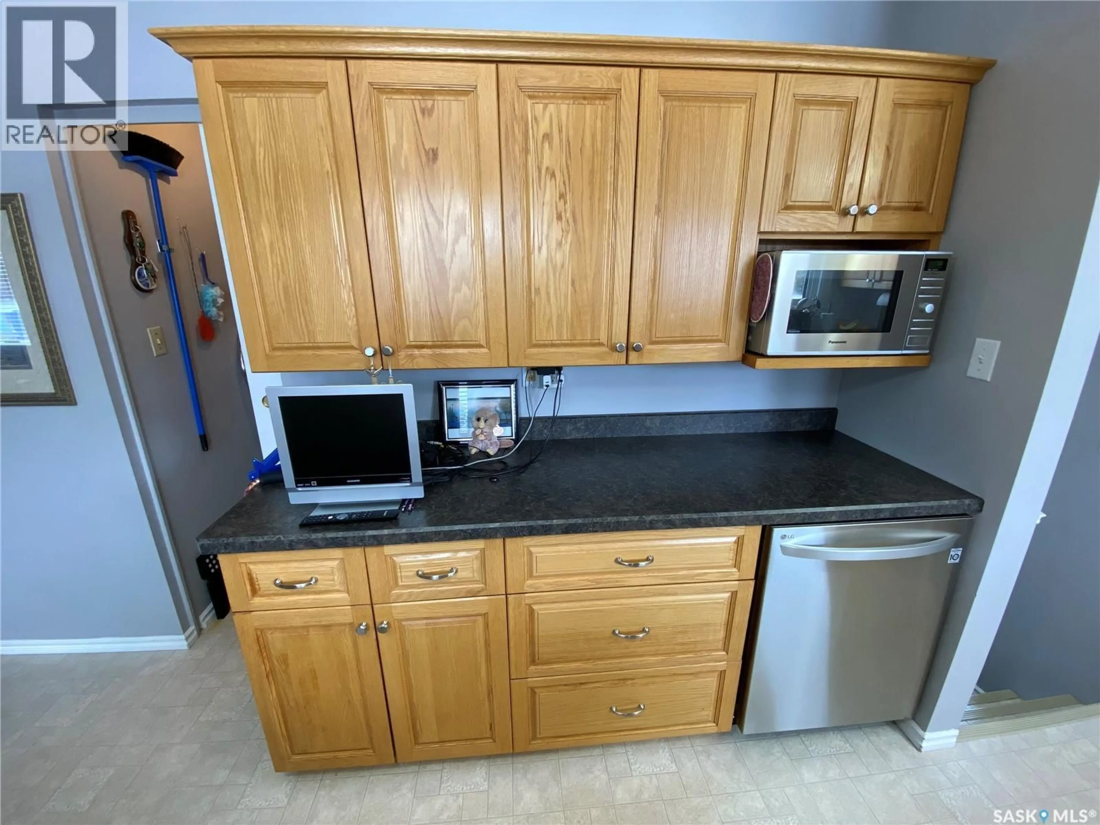 Standard kitchen, unknown for 116 CLAREWOOD CRESCENT, Yorkton Saskatchewan S3N2V2