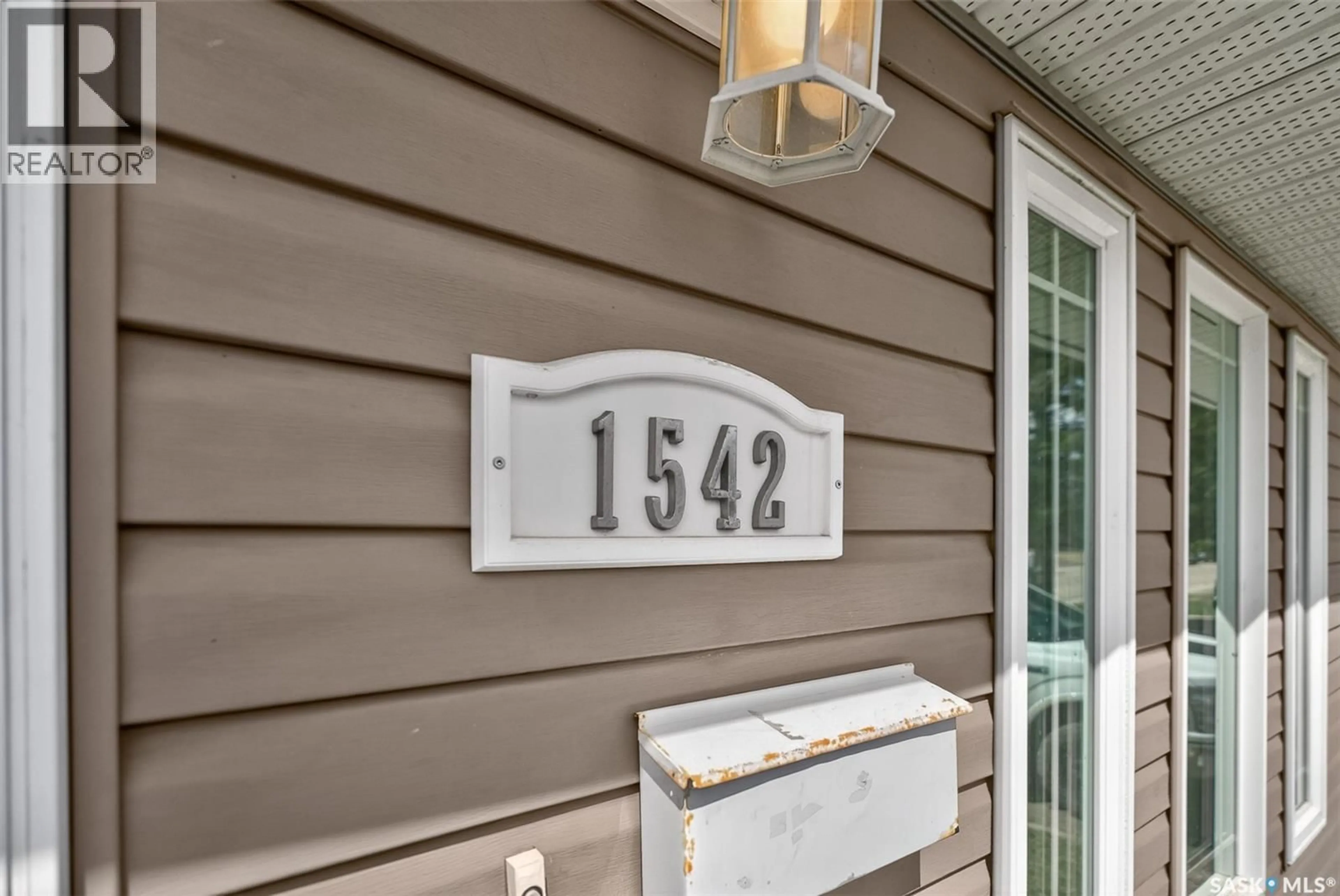 Indoor entryway for 1542 VAUGHAN STREET, Moose Jaw Saskatchewan S6H6S8