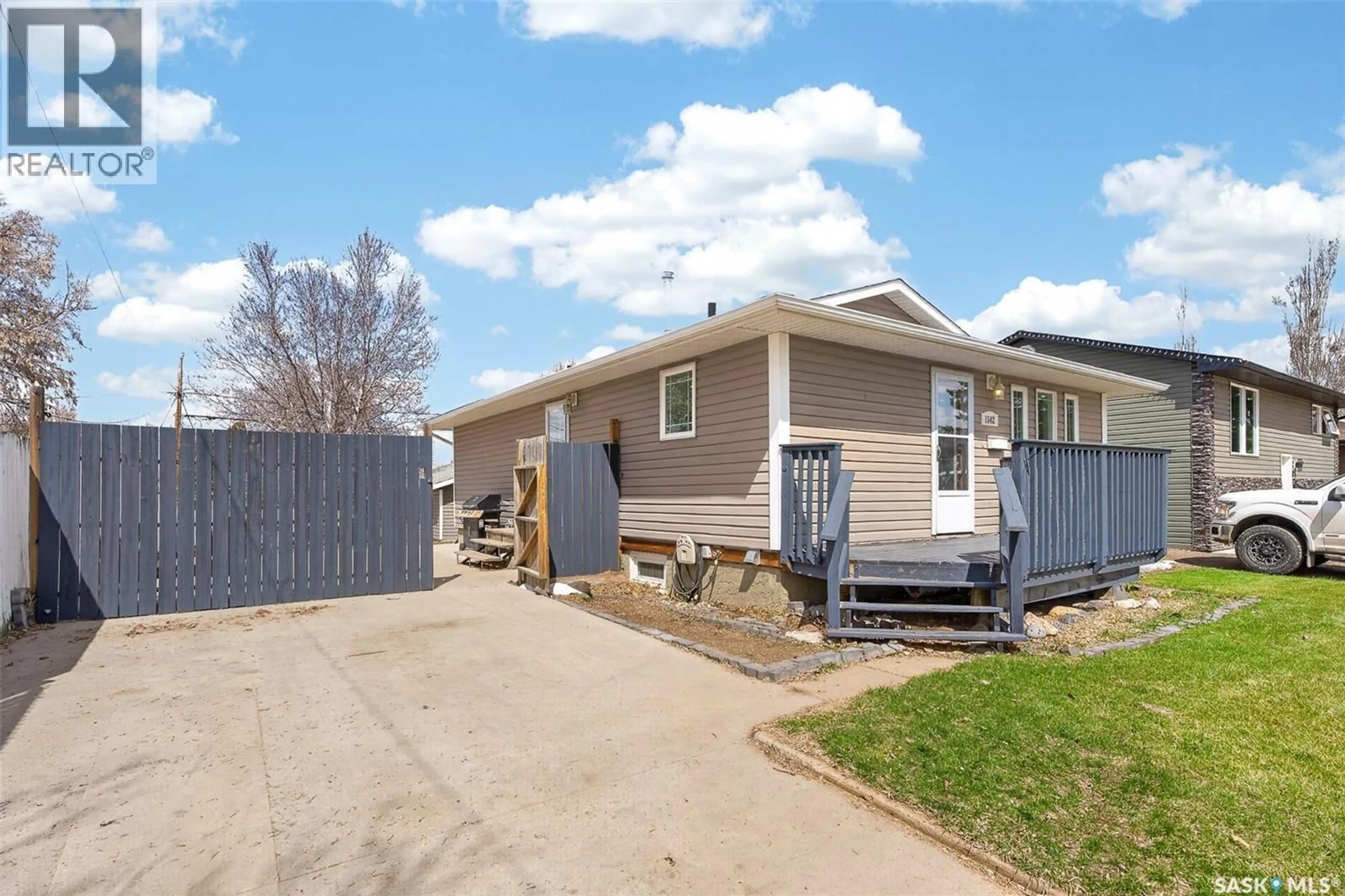 Home with vinyl exterior material, street for 1542 VAUGHAN STREET, Moose Jaw Saskatchewan S6H6S8