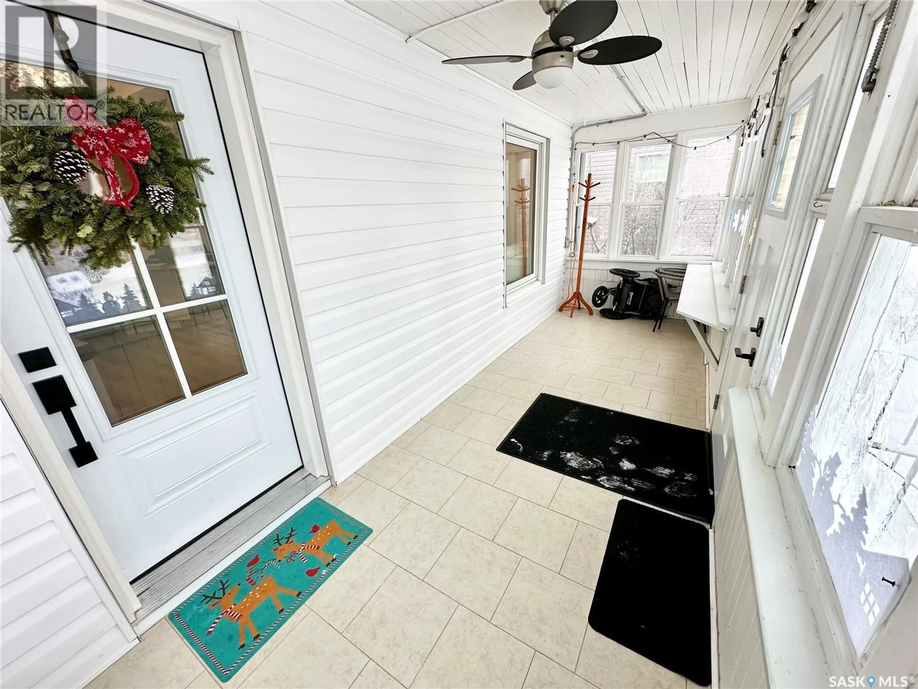 Indoor entryway for 416 3RD STREET, Weyburn Saskatchewan S4H2C8