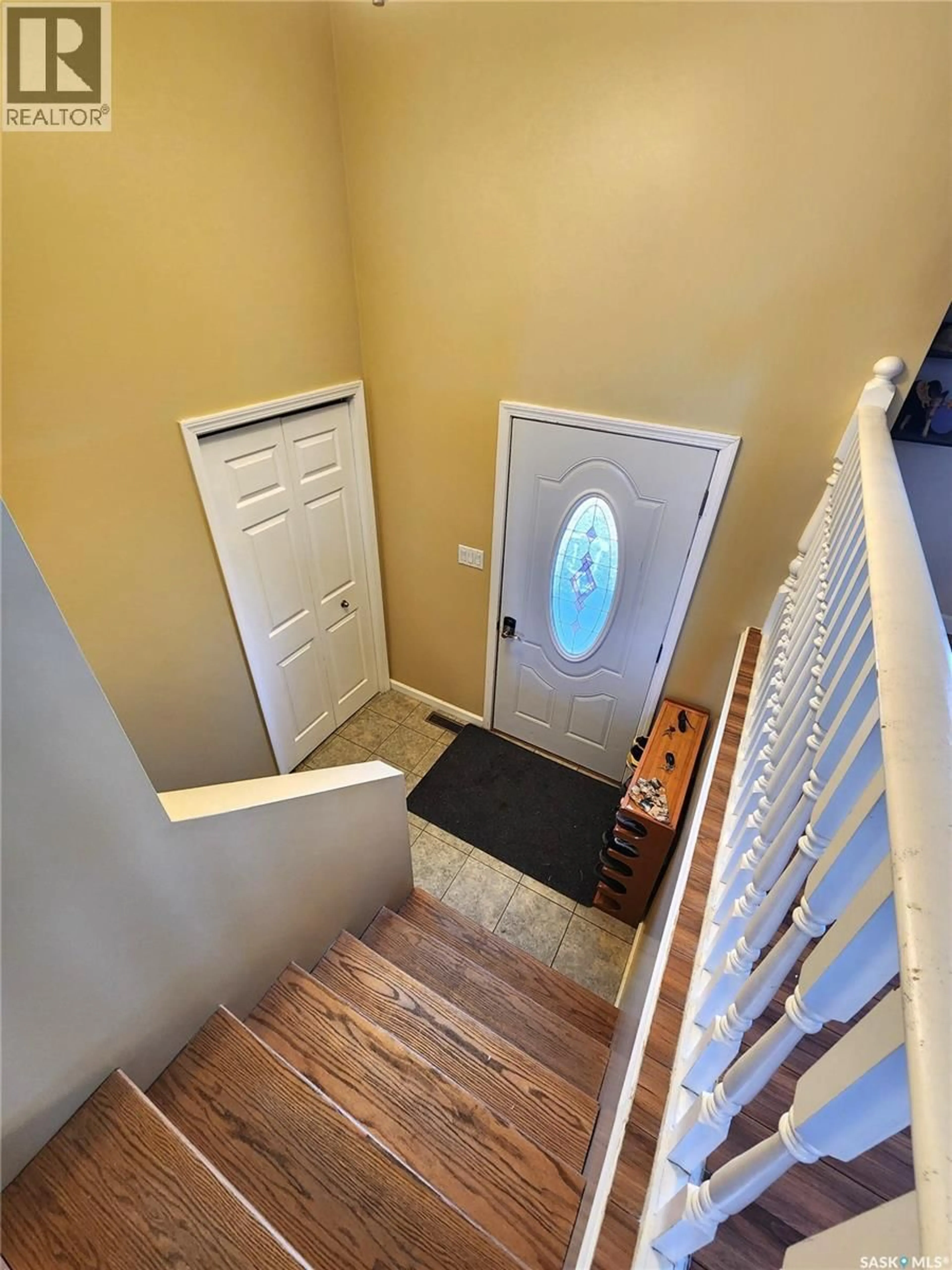 Indoor entryway for 1330 8TH STREET, Estevan Saskatchewan S4A1H6