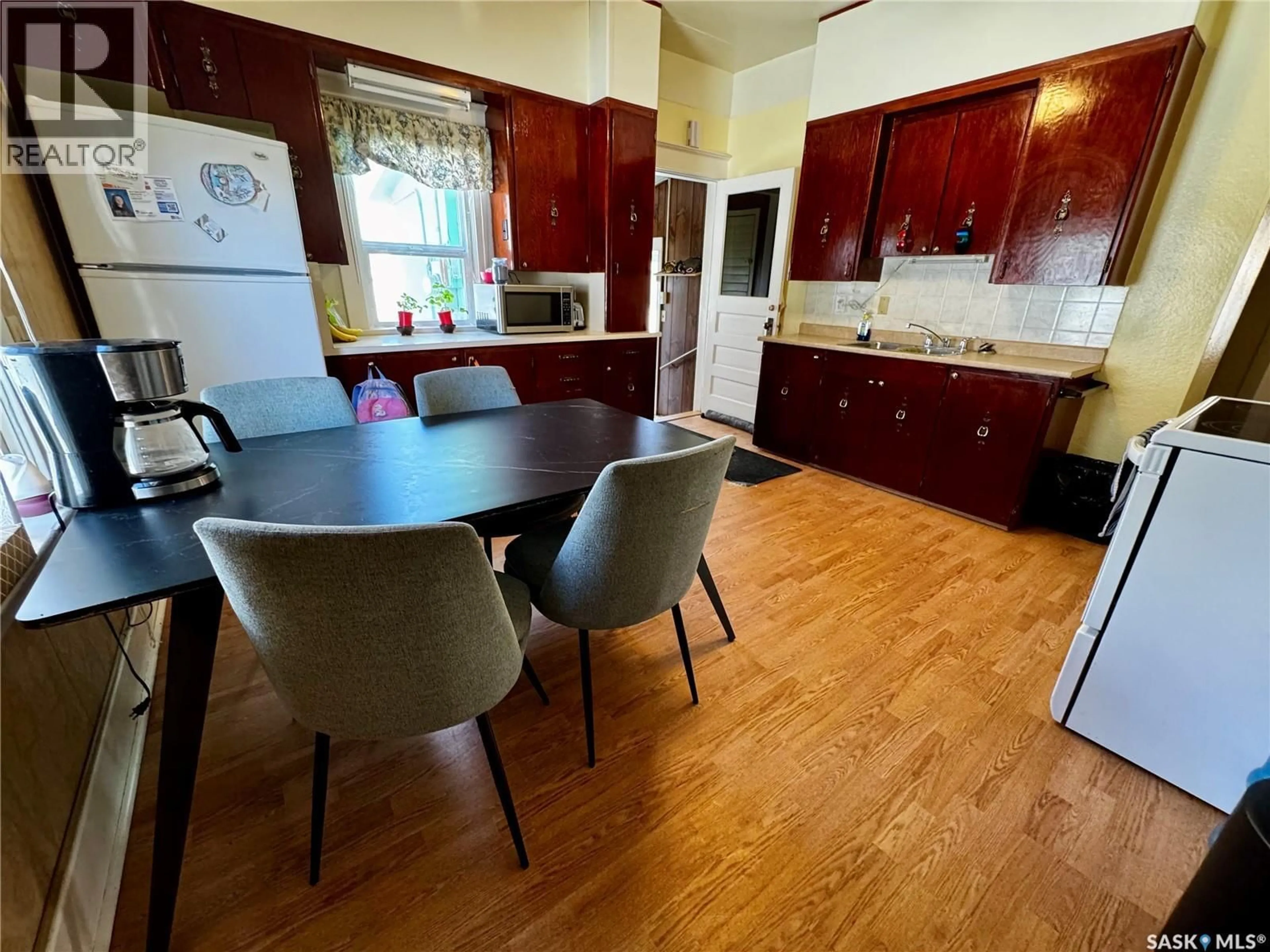 Dining room, wood/laminate floor for 305 3RD AVENUE, Swift Current Saskatchewan S9H2G8
