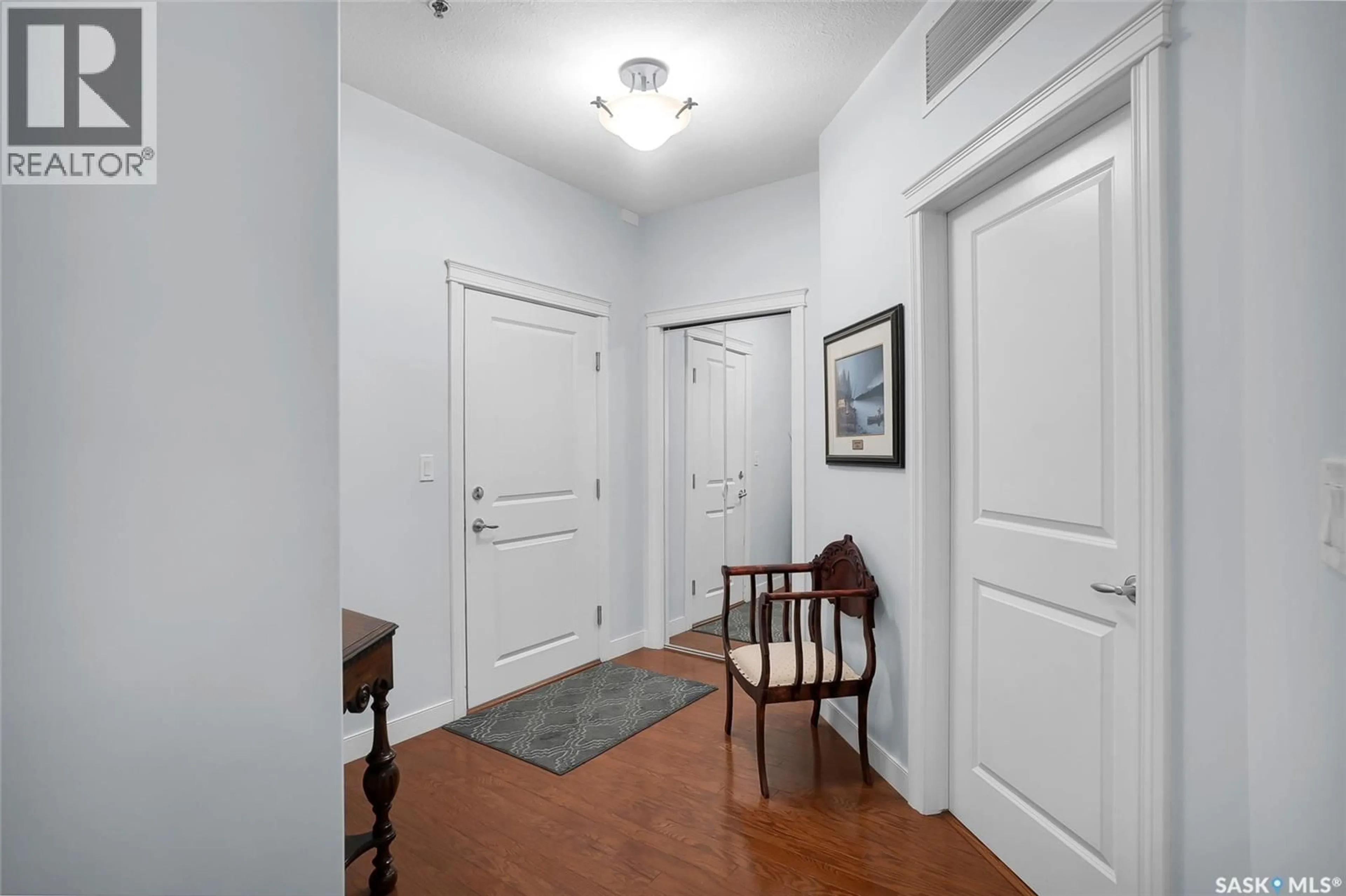 Indoor foyer for 204 - 401 CARTWRIGHT STREET, Saskatoon Saskatchewan S7T0B3