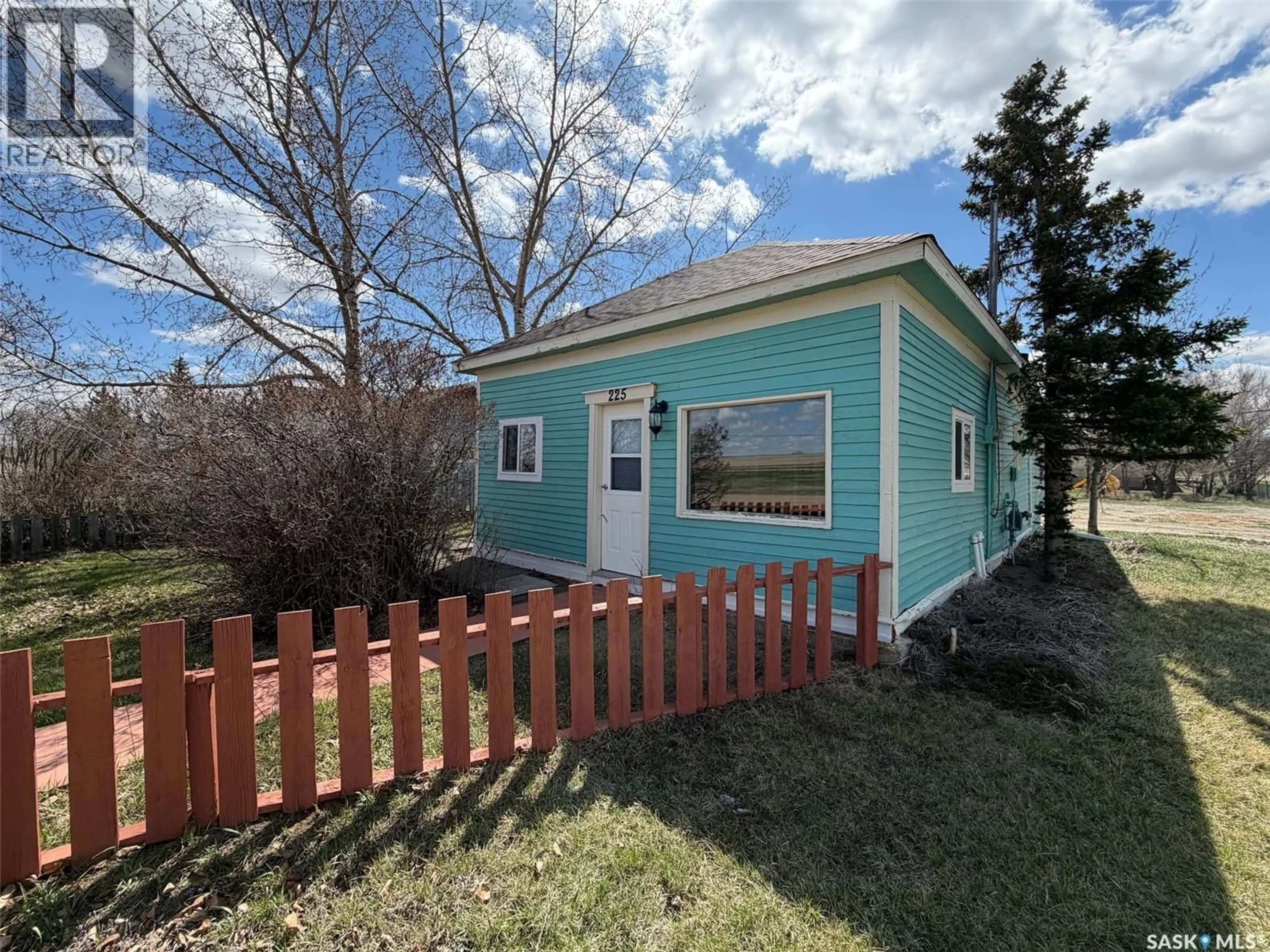 Shed for 225 1ST AVENUE, Frontier Saskatchewan S0N0W0
