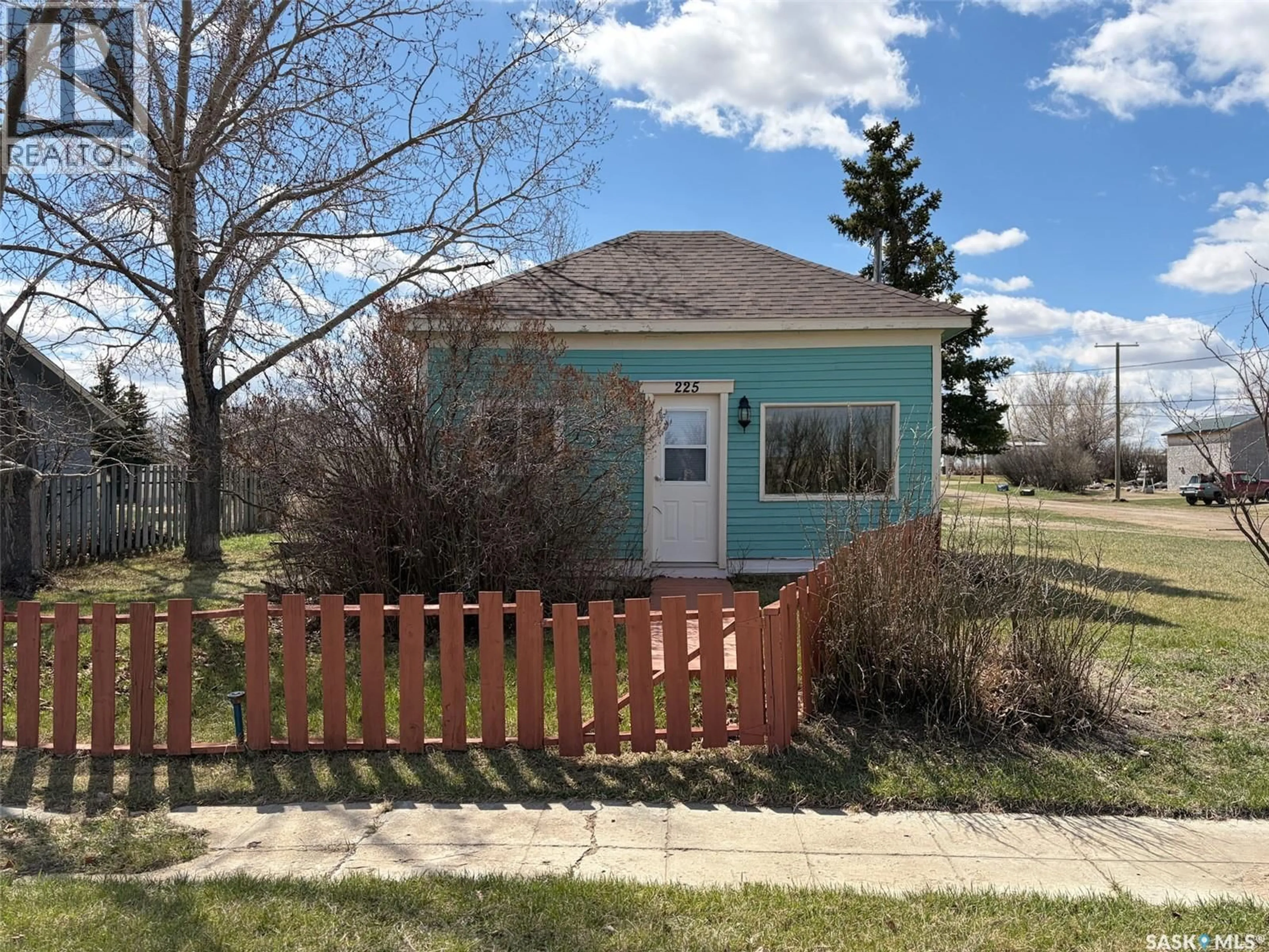 Shed for 225 1ST AVENUE, Frontier Saskatchewan S0N0W0