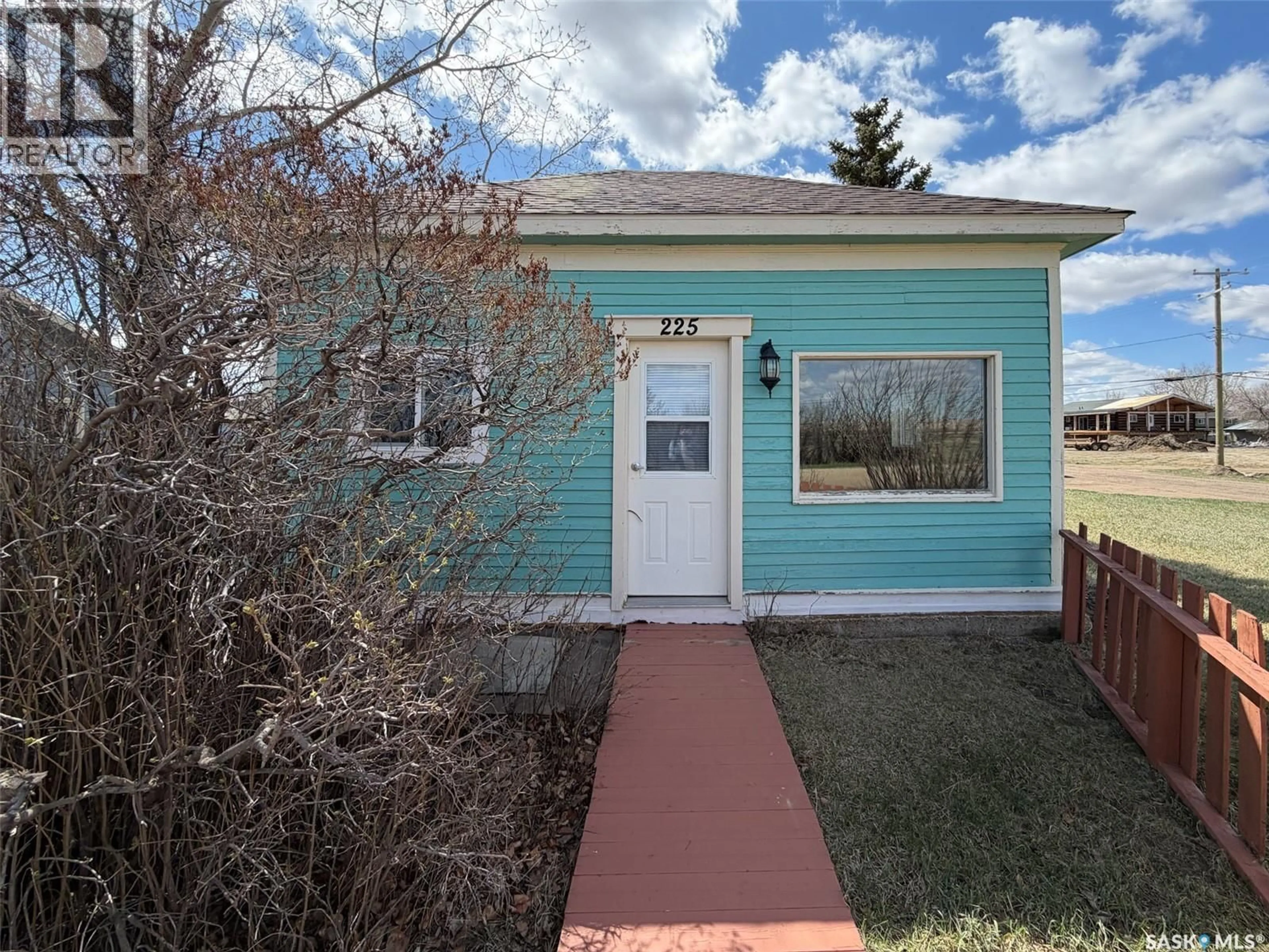 Home with vinyl exterior material, street for 225 1ST AVENUE, Frontier Saskatchewan S0N0W0