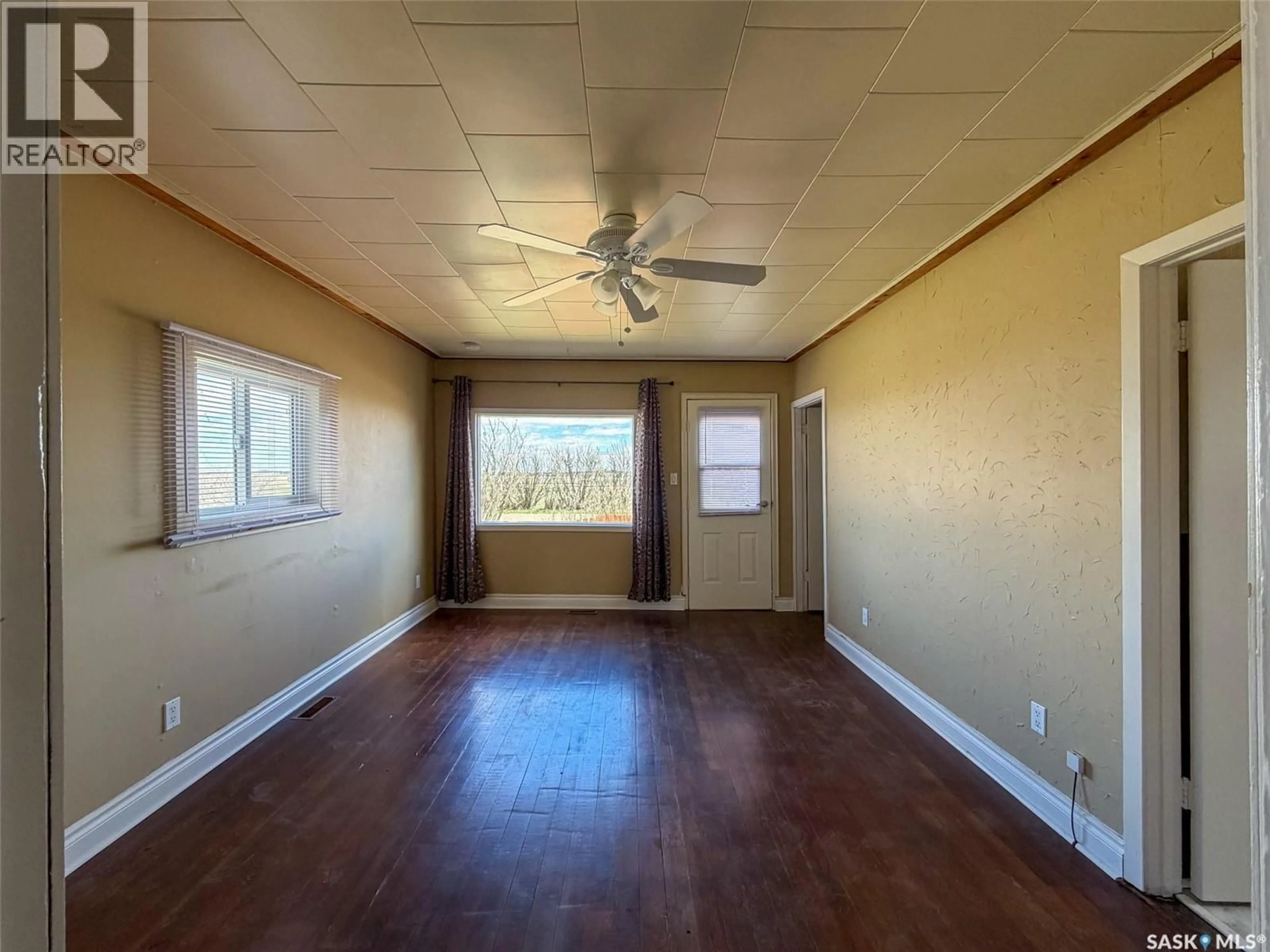 A pic of a room for 225 1ST AVENUE, Frontier Saskatchewan S0N0W0