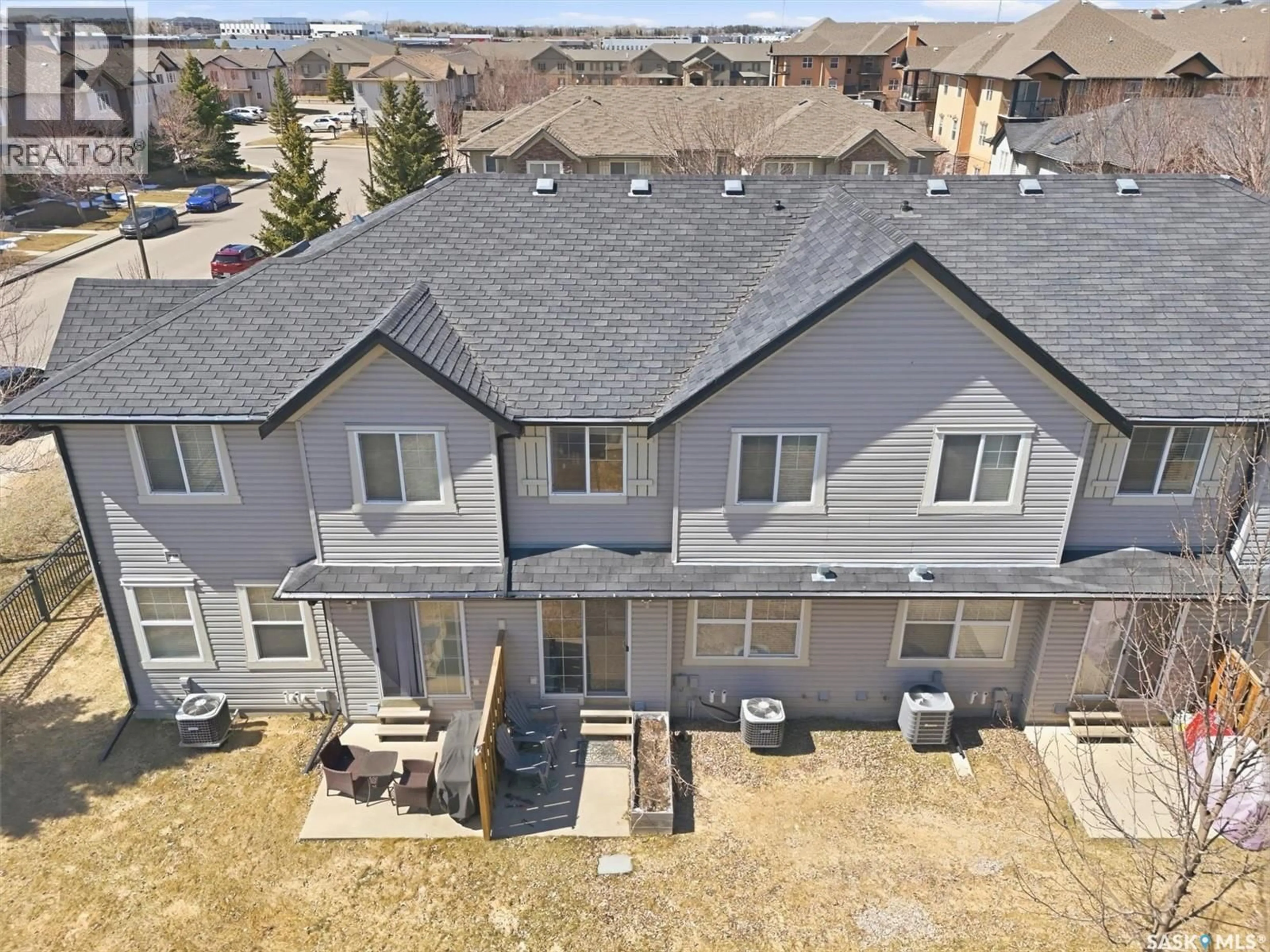 A pic from outside/outdoor area/front of a property/back of a property/a pic from drone, unknown for 105 LYND CRESCENT, Saskatoon Saskatchewan S7T0C3