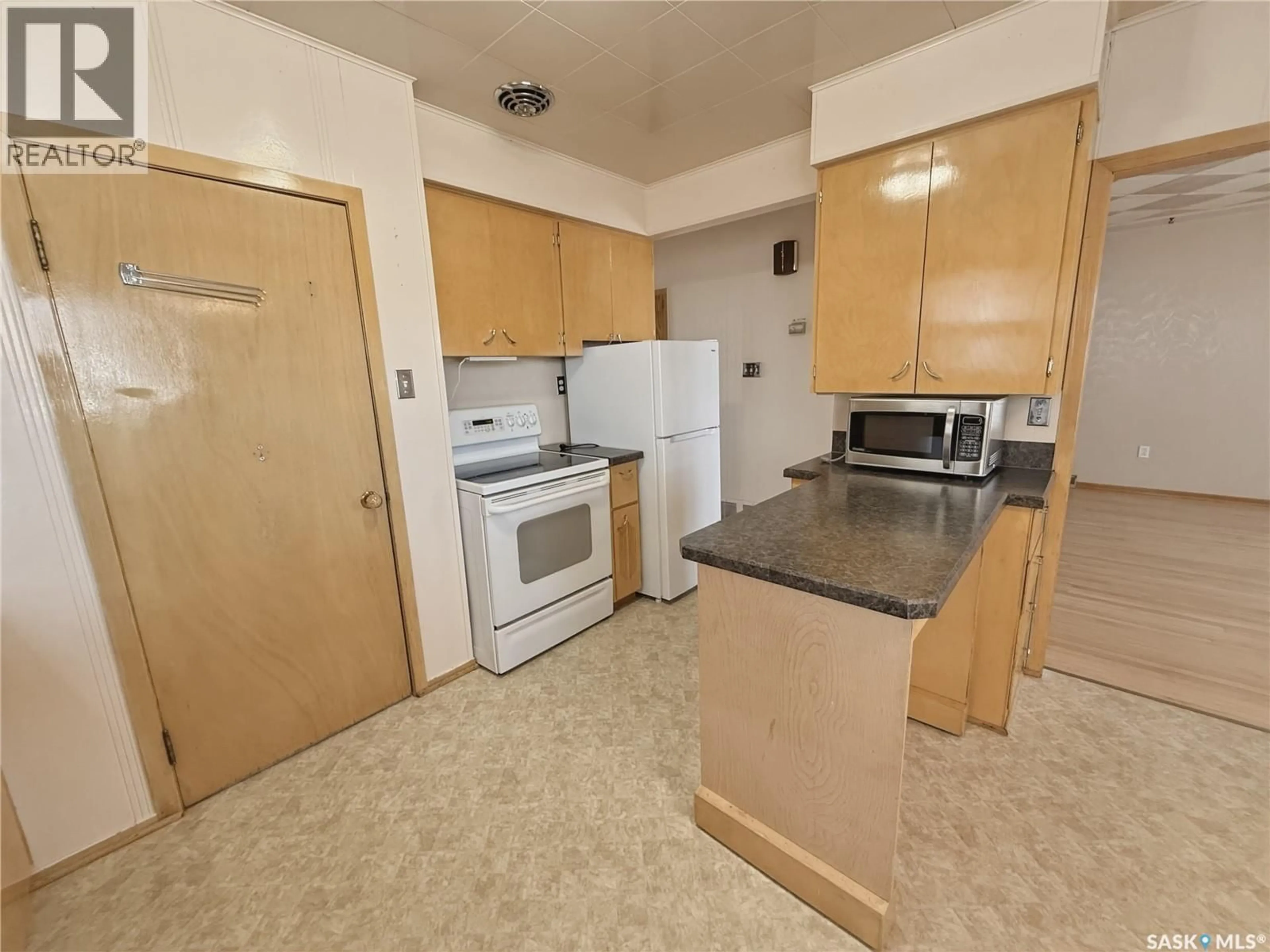 Standard kitchen, unknown for 316 DENNIS STREET, Herbert Saskatchewan S0H2A0