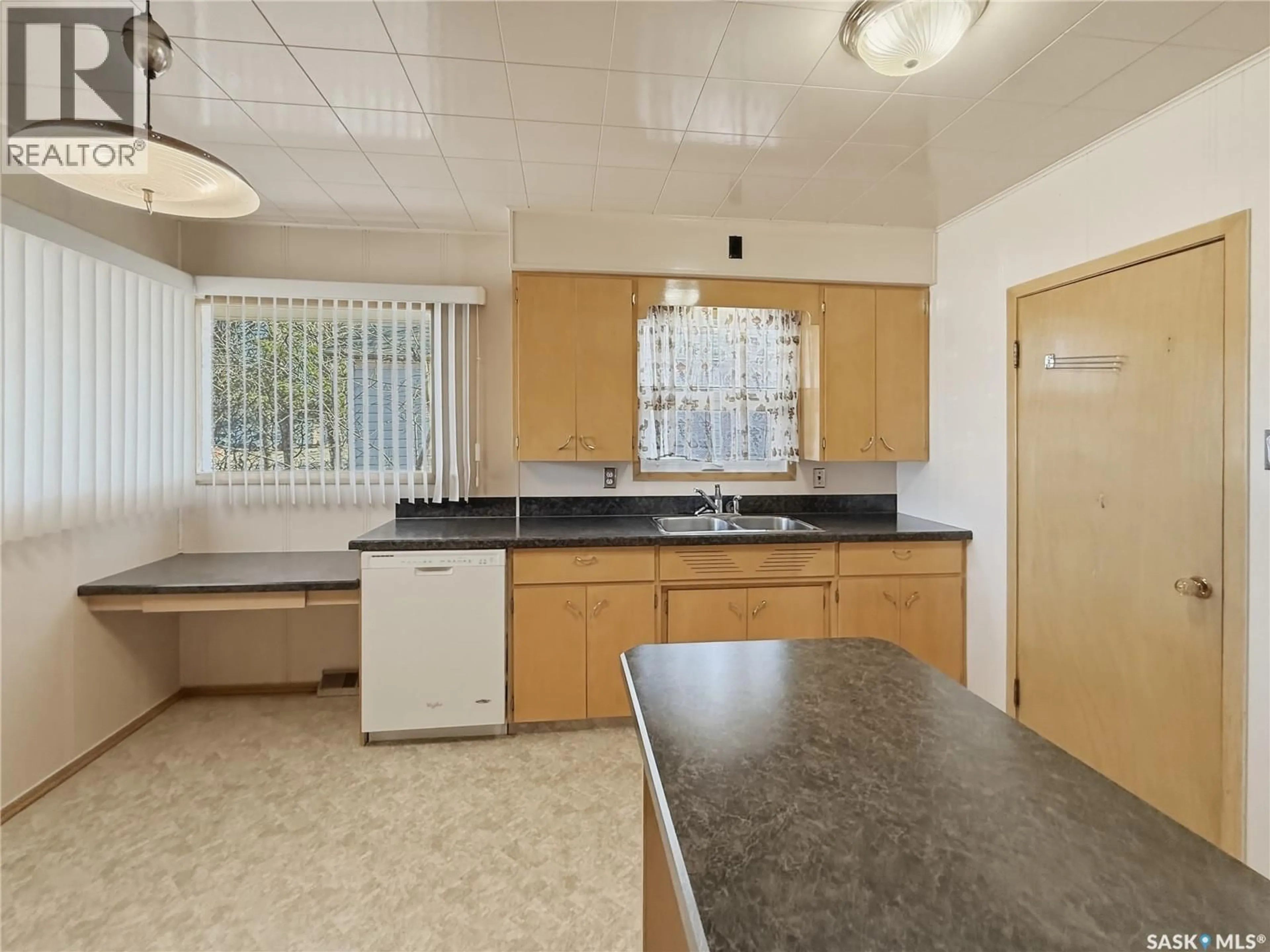 Standard kitchen, unknown for 316 DENNIS STREET, Herbert Saskatchewan S0H2A0