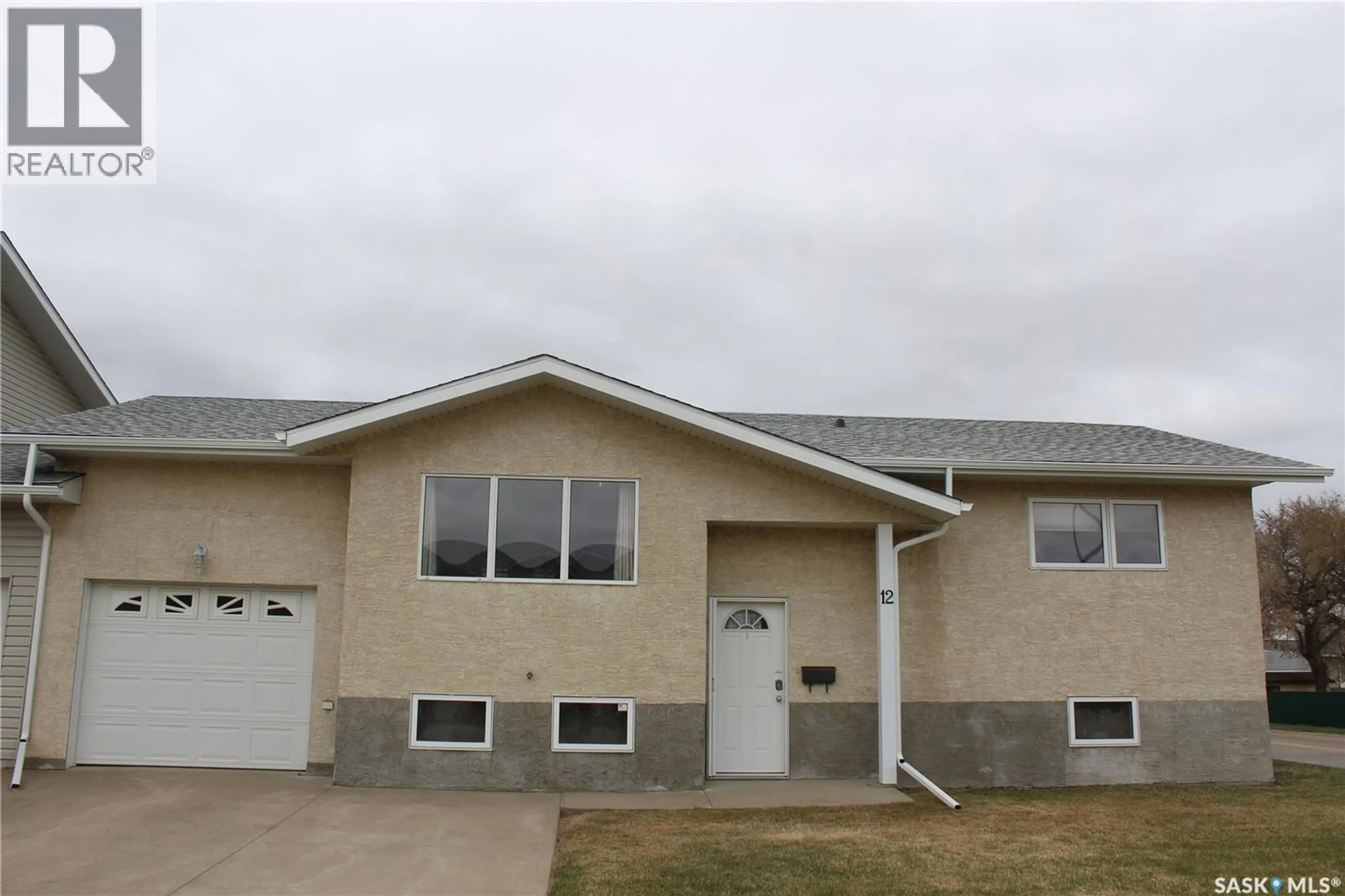 Home with vinyl exterior material, unknown for 12 491 BANNATYNE AVENUE, Estevan Saskatchewan S4A2X3