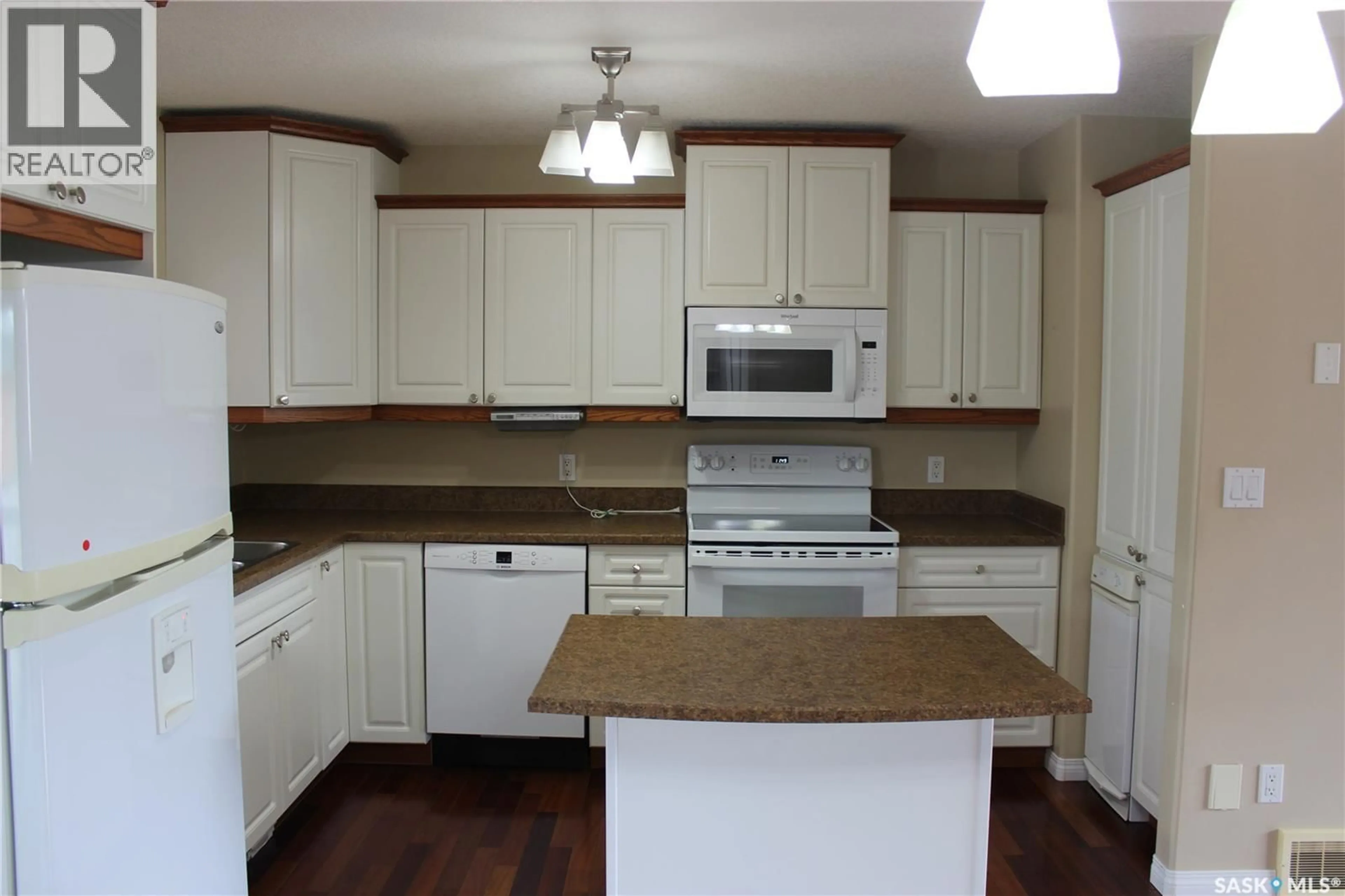 Standard kitchen, wood/laminate floor for 12 491 BANNATYNE AVENUE, Estevan Saskatchewan S4A2X3