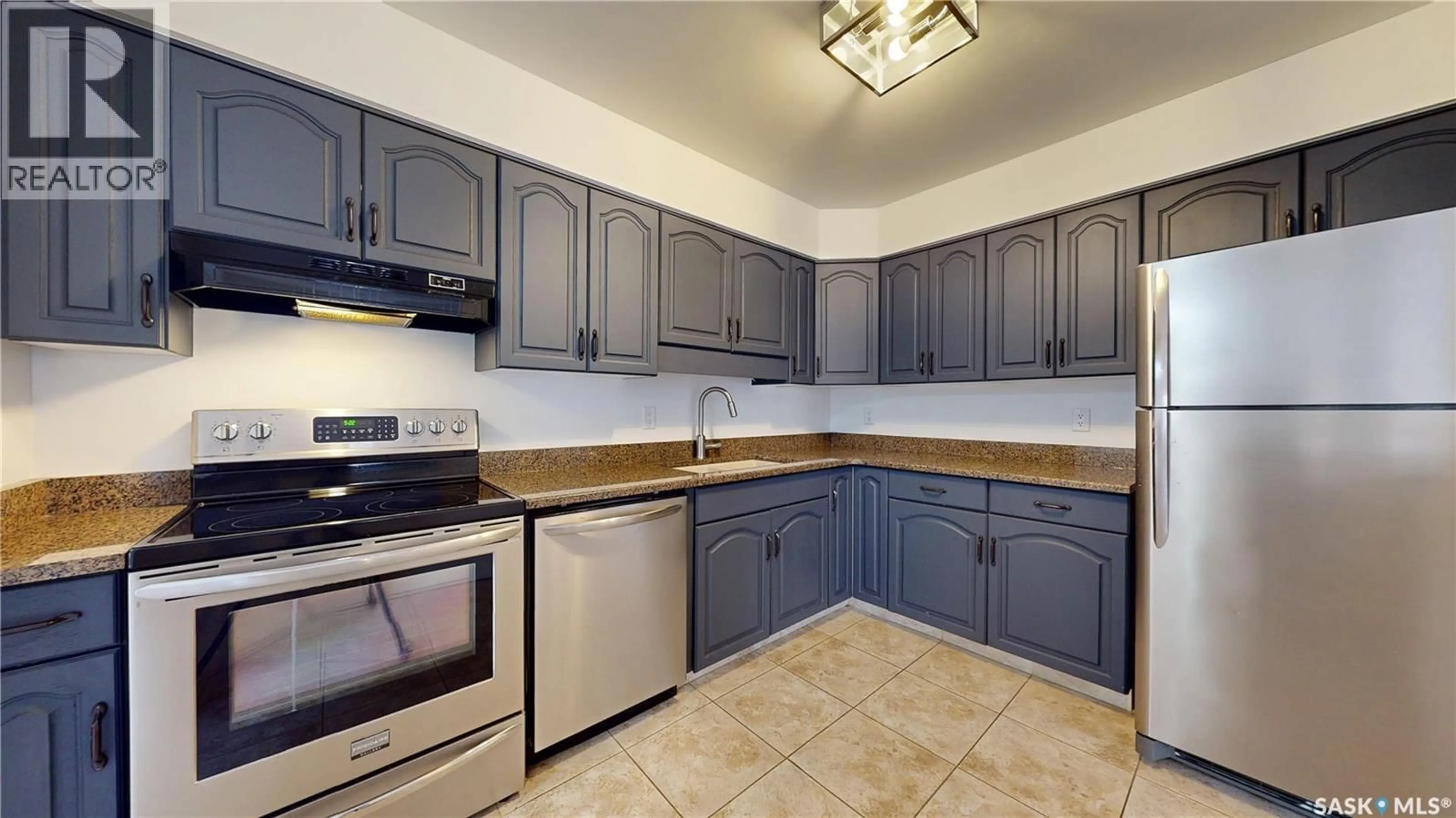 Standard kitchen, ceramic/tile floor for 304 - 2315 CORNWALL STREET, Regina Saskatchewan S4P2L4
